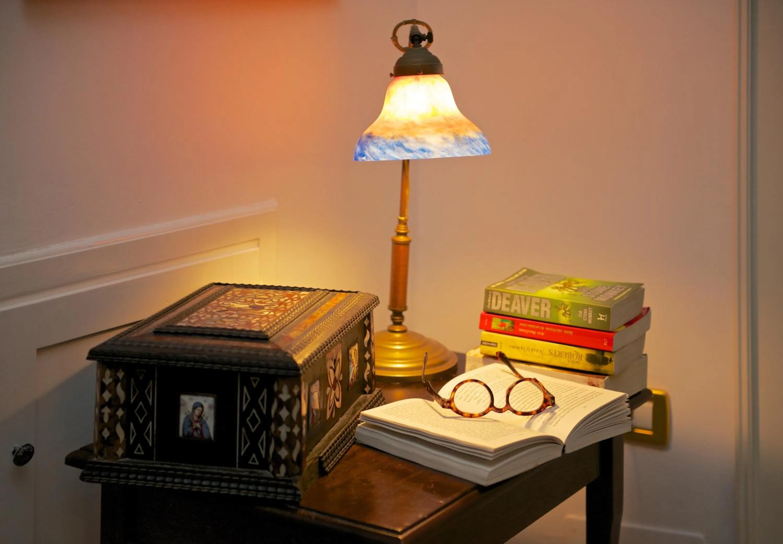 Communal lounge/ TV room in Romantic Hotel & Restaurant Villa Cheta Elite