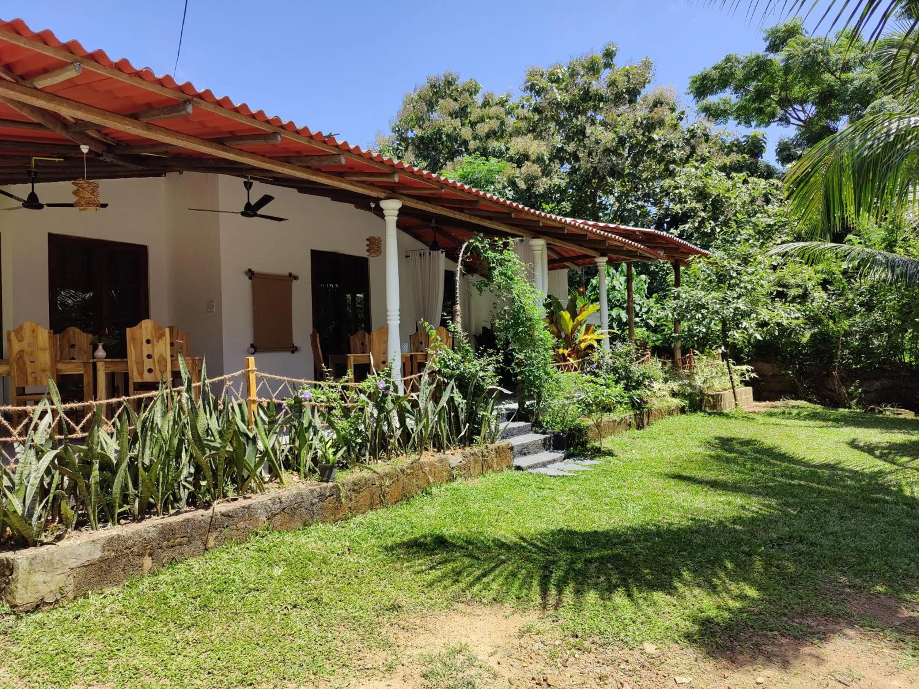 Restaurant/places to eat in Villa Lyvie ayurvedic hotel