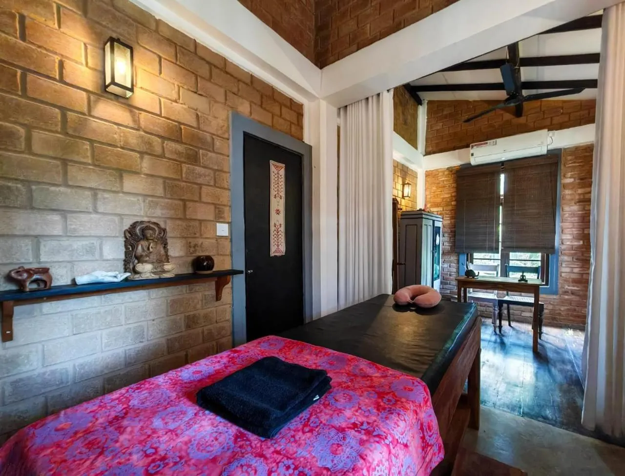 Massage, Bed in Villa Lyvie ayurvedic hotel