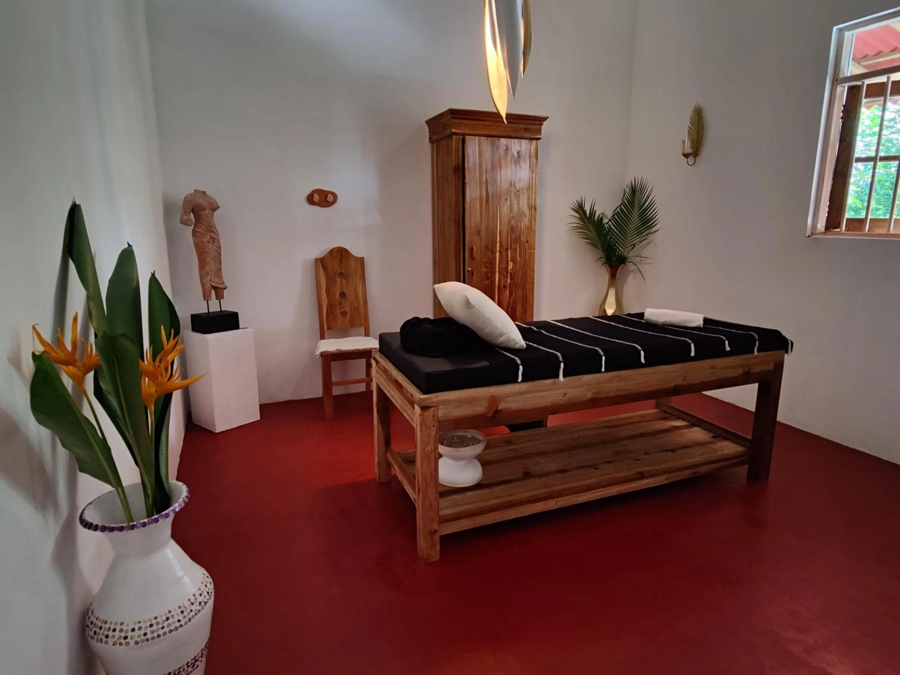 Massage in Villa Lyvie ayurvedic hotel