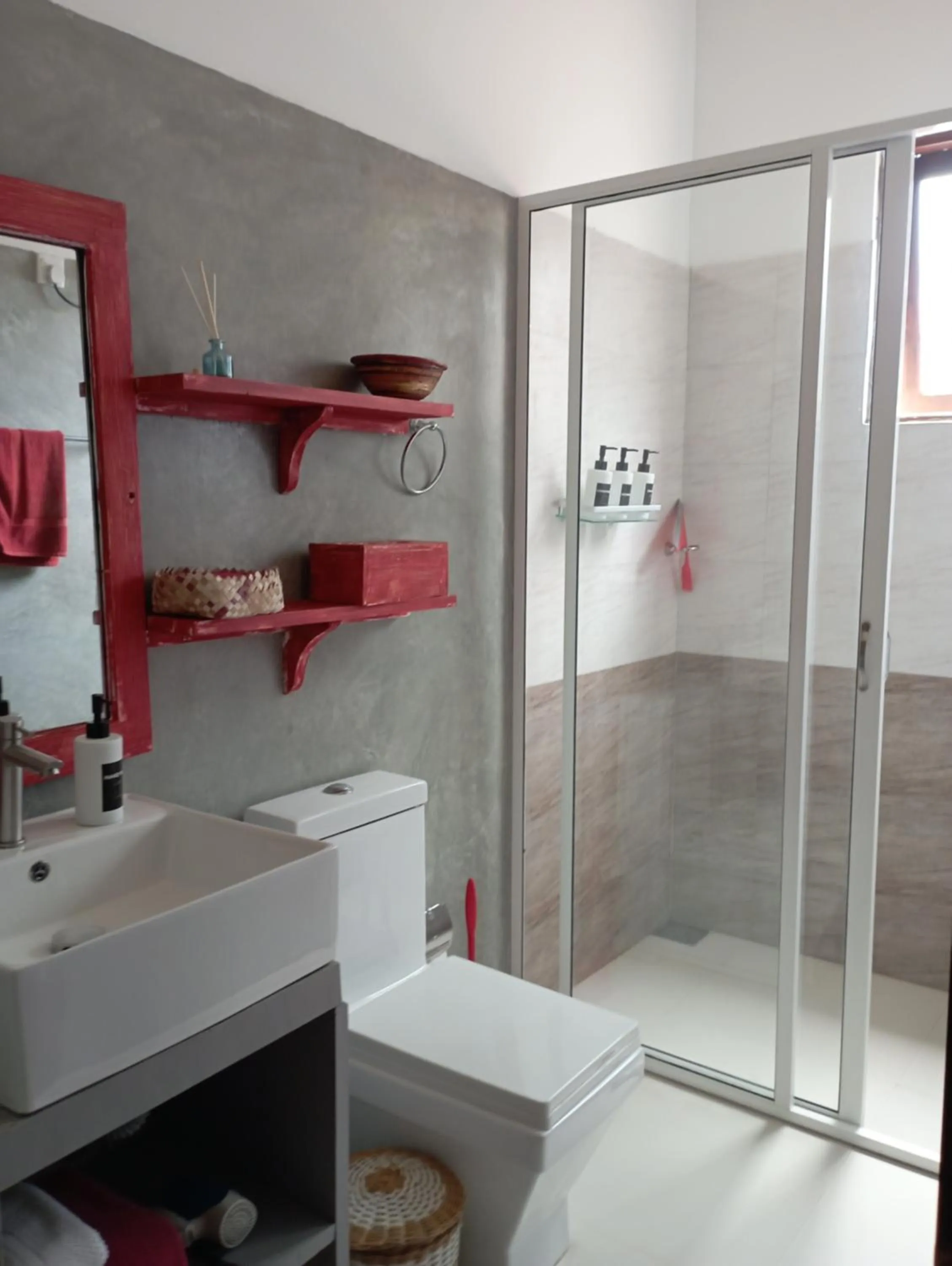 Shower in Villa Lyvie ayurvedic hotel