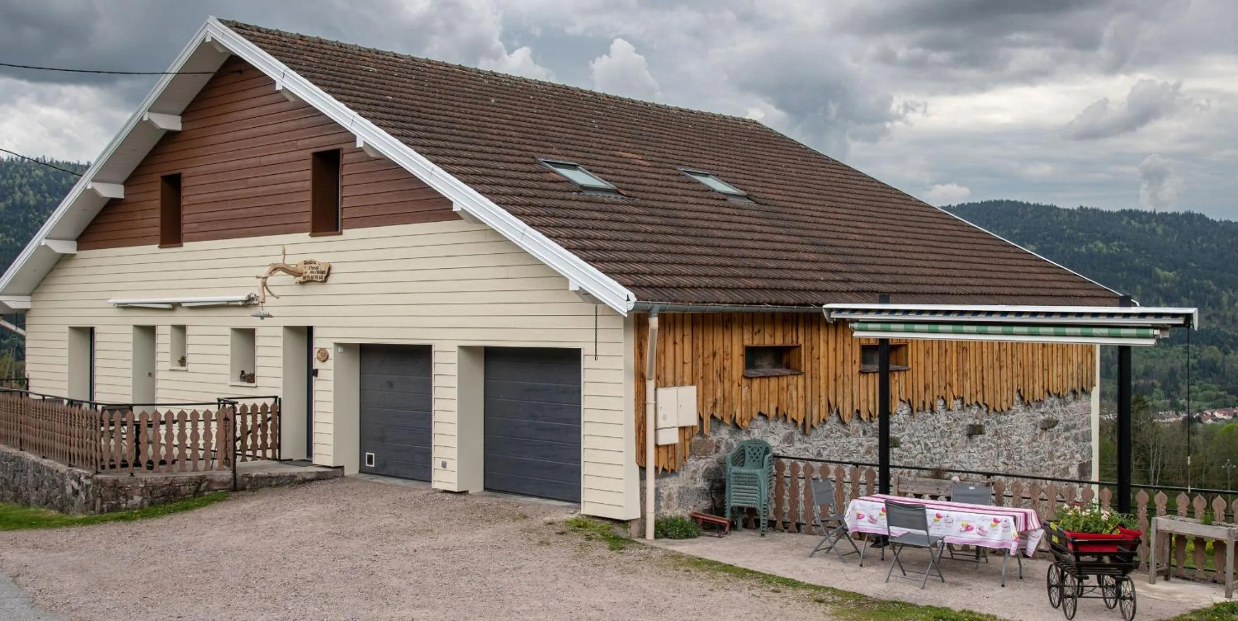 Facade/entrance, Property Building in chambre d'hôtes nos racines (chez Muriel et Philippe)