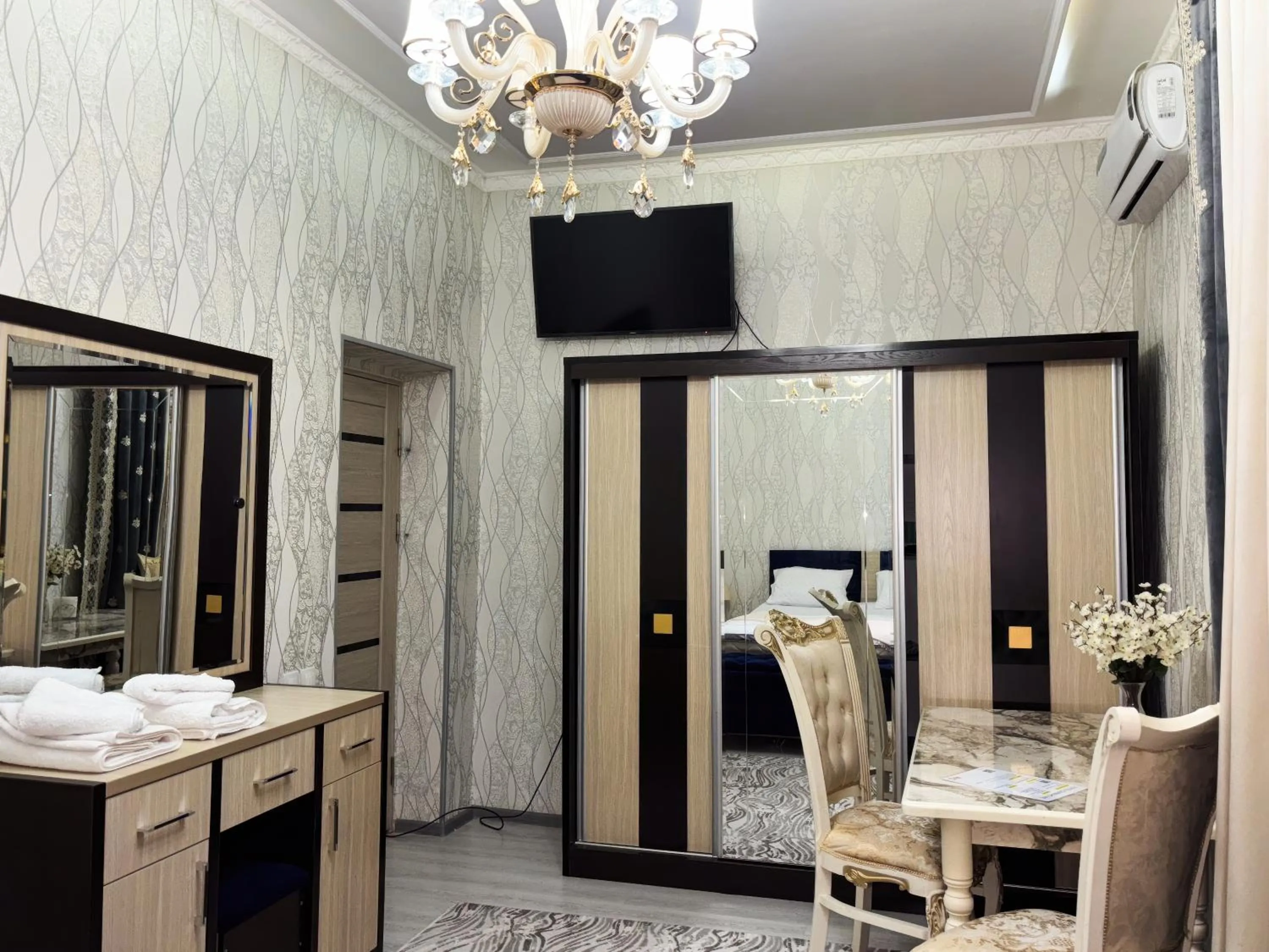 TV and multimedia in Fayzli GuestHouse