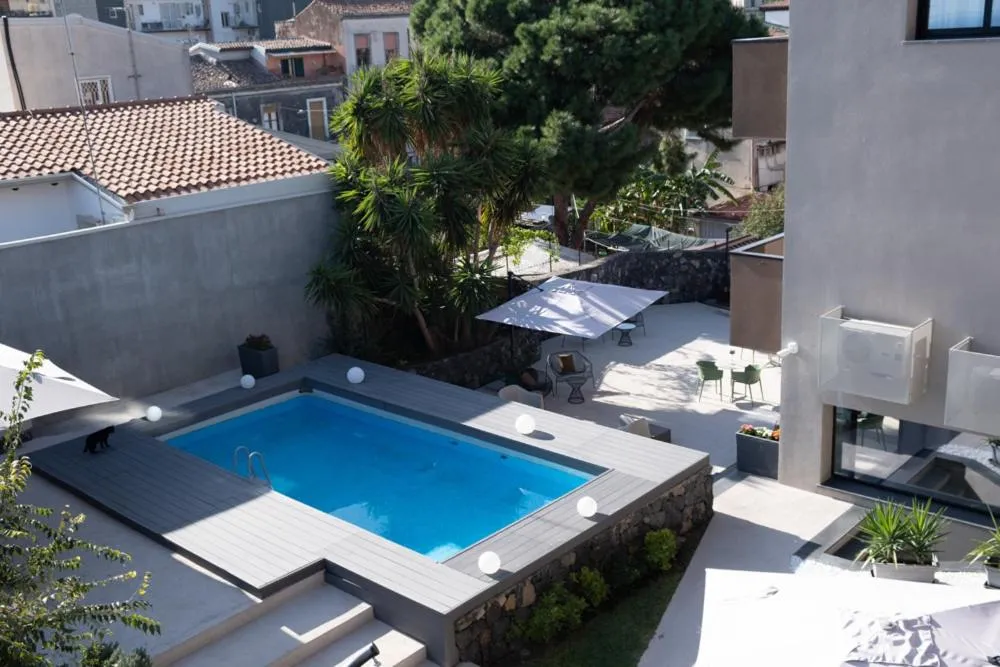 Pool view in Ollen apartments