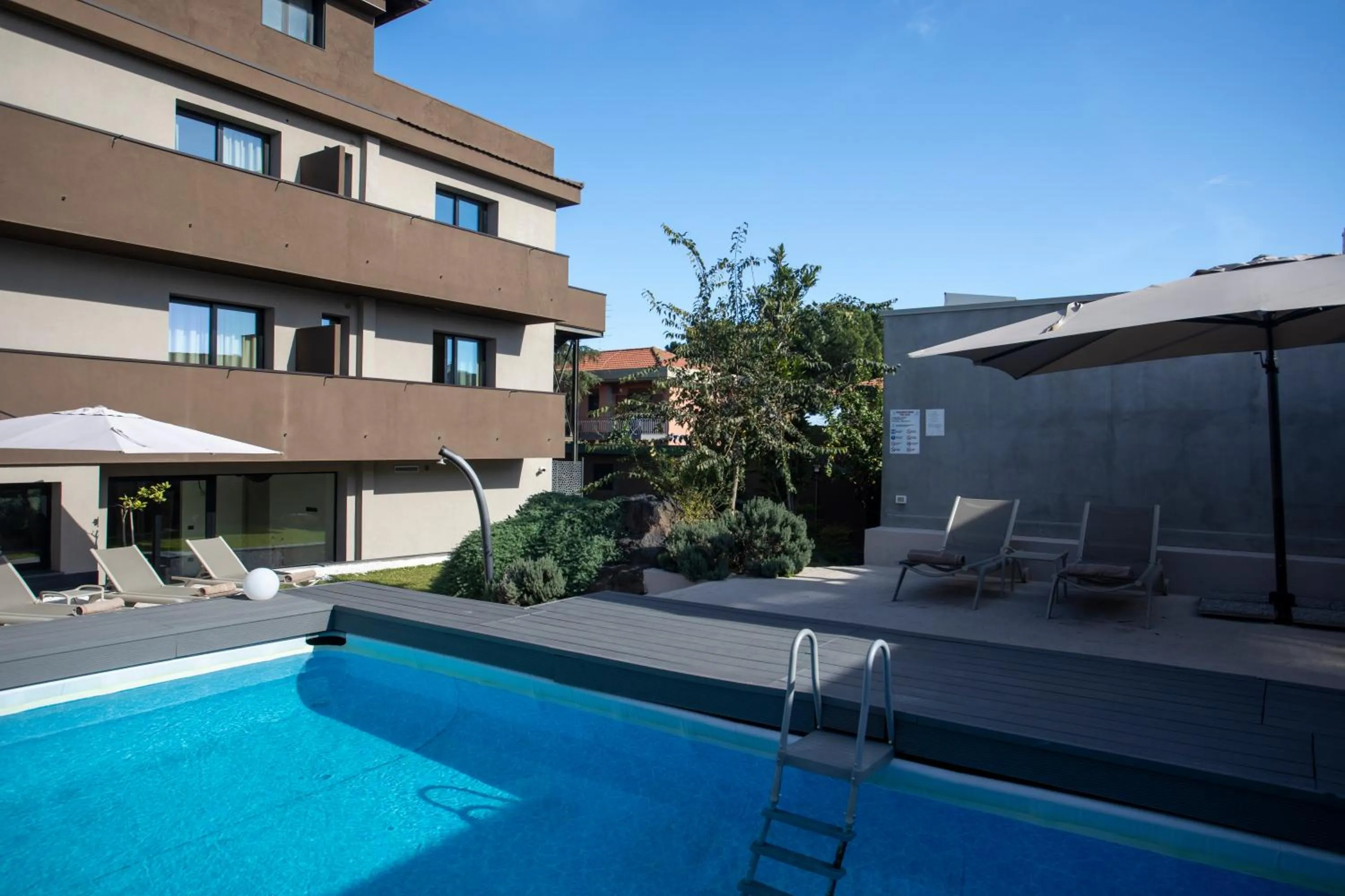 Swimming pool in Ollen apartments