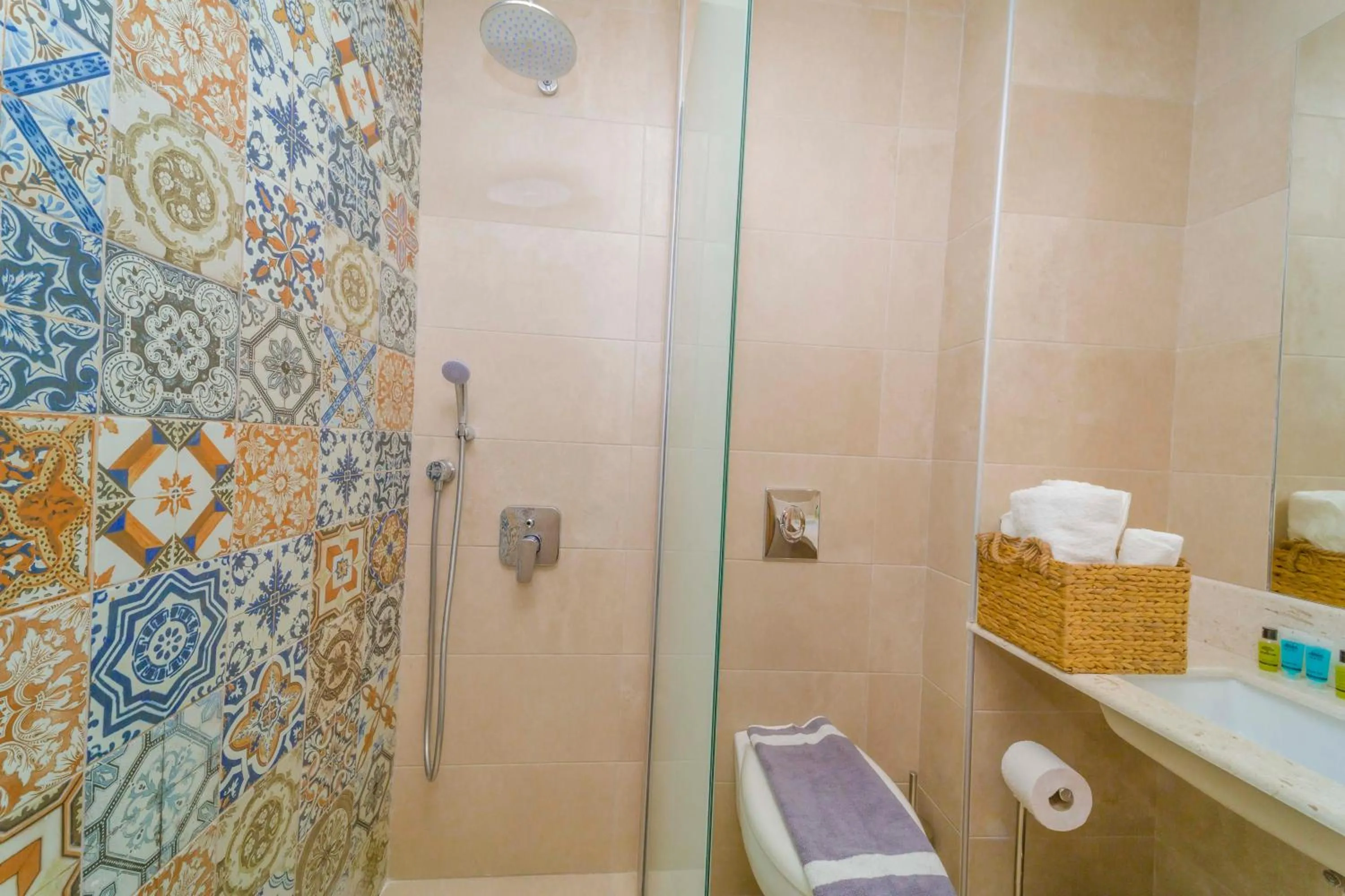 Bathroom in Amaryllis front beach hotel