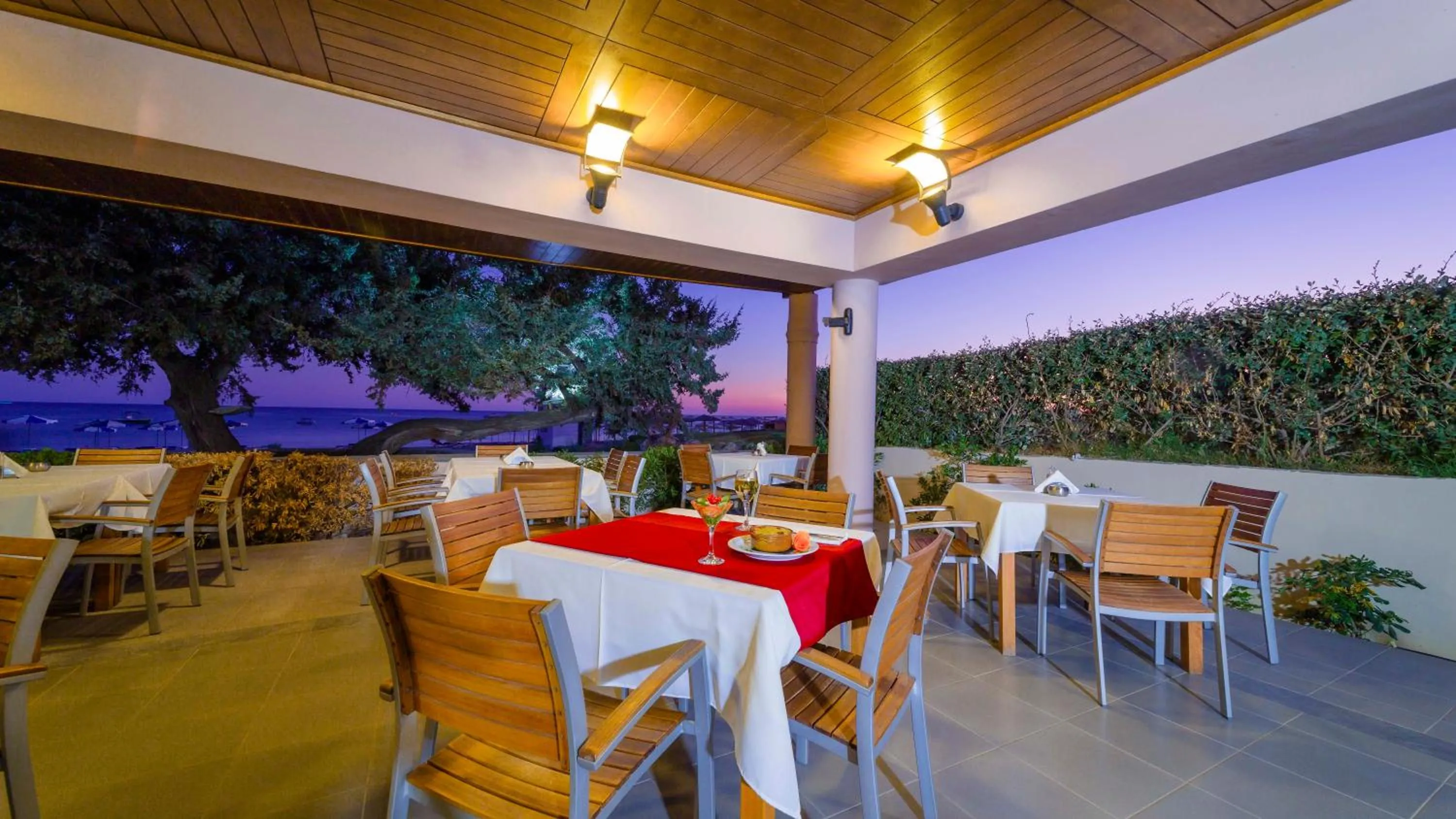 Restaurant/places to eat in Amaryllis front beach hotel