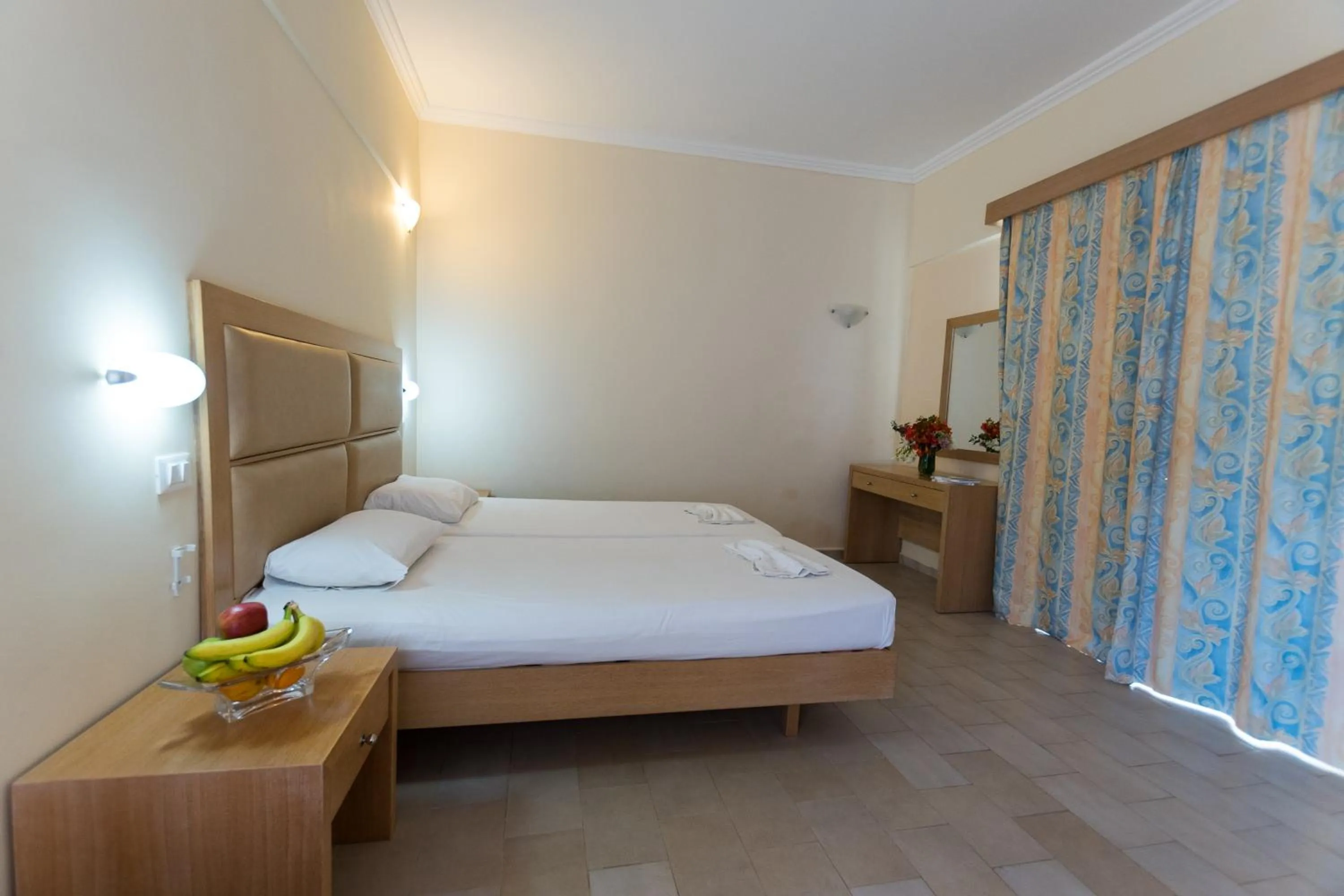 Bedroom, Bed in Amaryllis front beach hotel