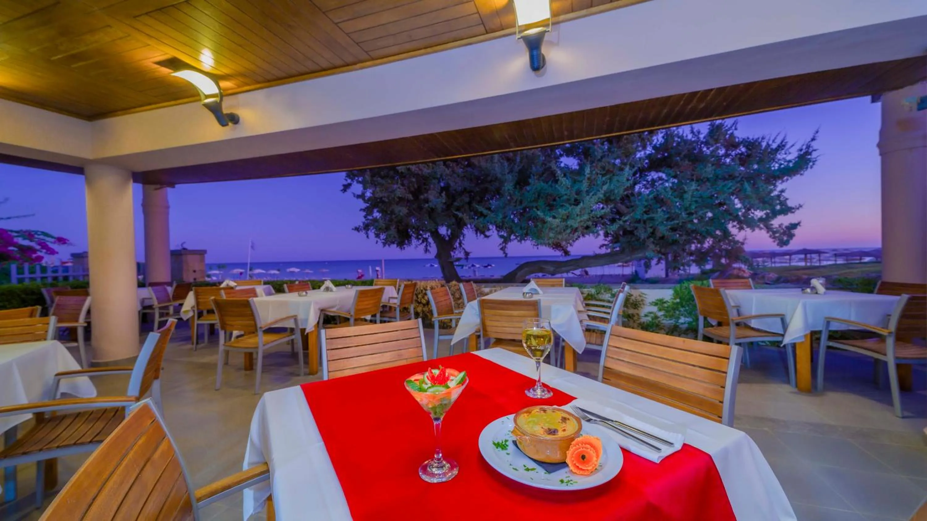 Restaurant/places to eat in Amaryllis front beach hotel