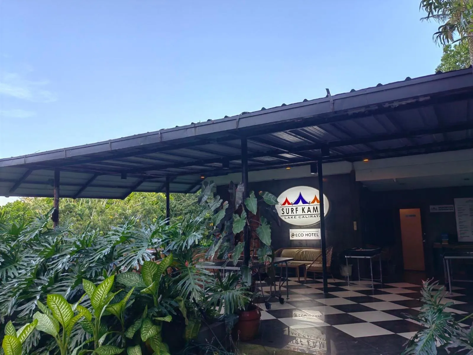 Lobby or reception in Kaliraya Surf Kamp by Eco Hotels