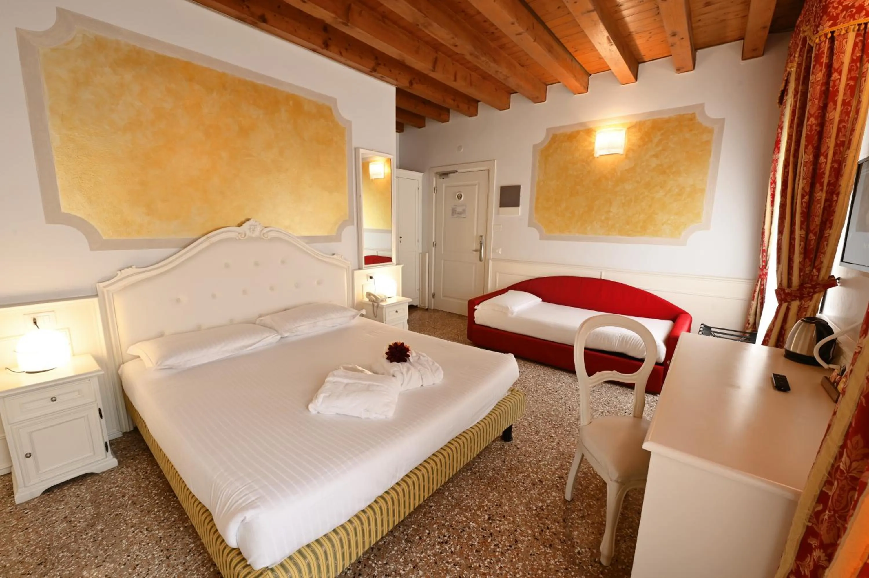 Photo of the whole room, Bed in Hotel Villa Patriarca
