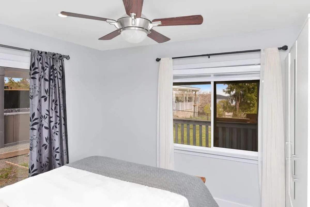 Bed in Dragonfly Cottage by EMR Vacation Rentals