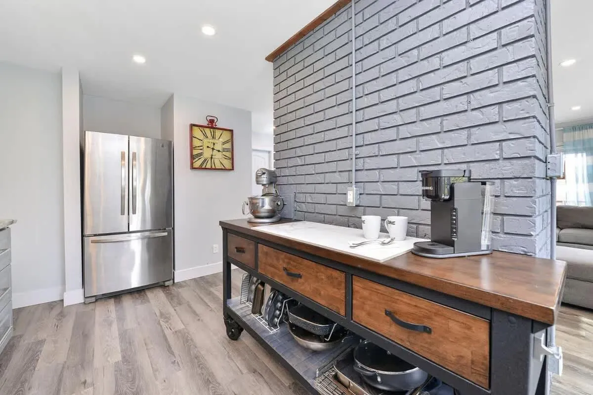 Dragonfly Cottage by EMR Vacation Rentals