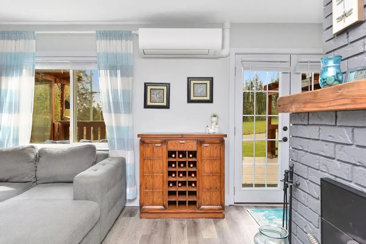 Dragonfly Cottage by EMR Vacation Rentals