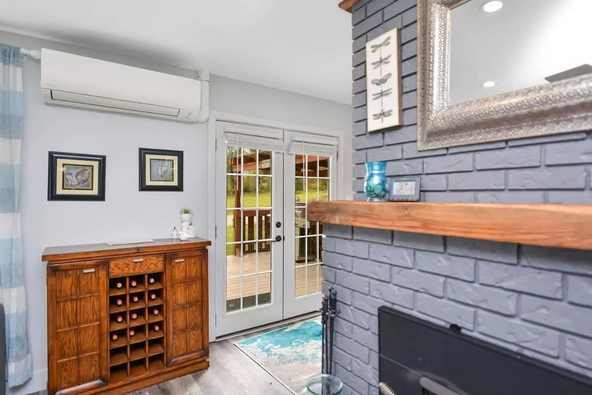 Dragonfly Cottage by EMR Vacation Rentals