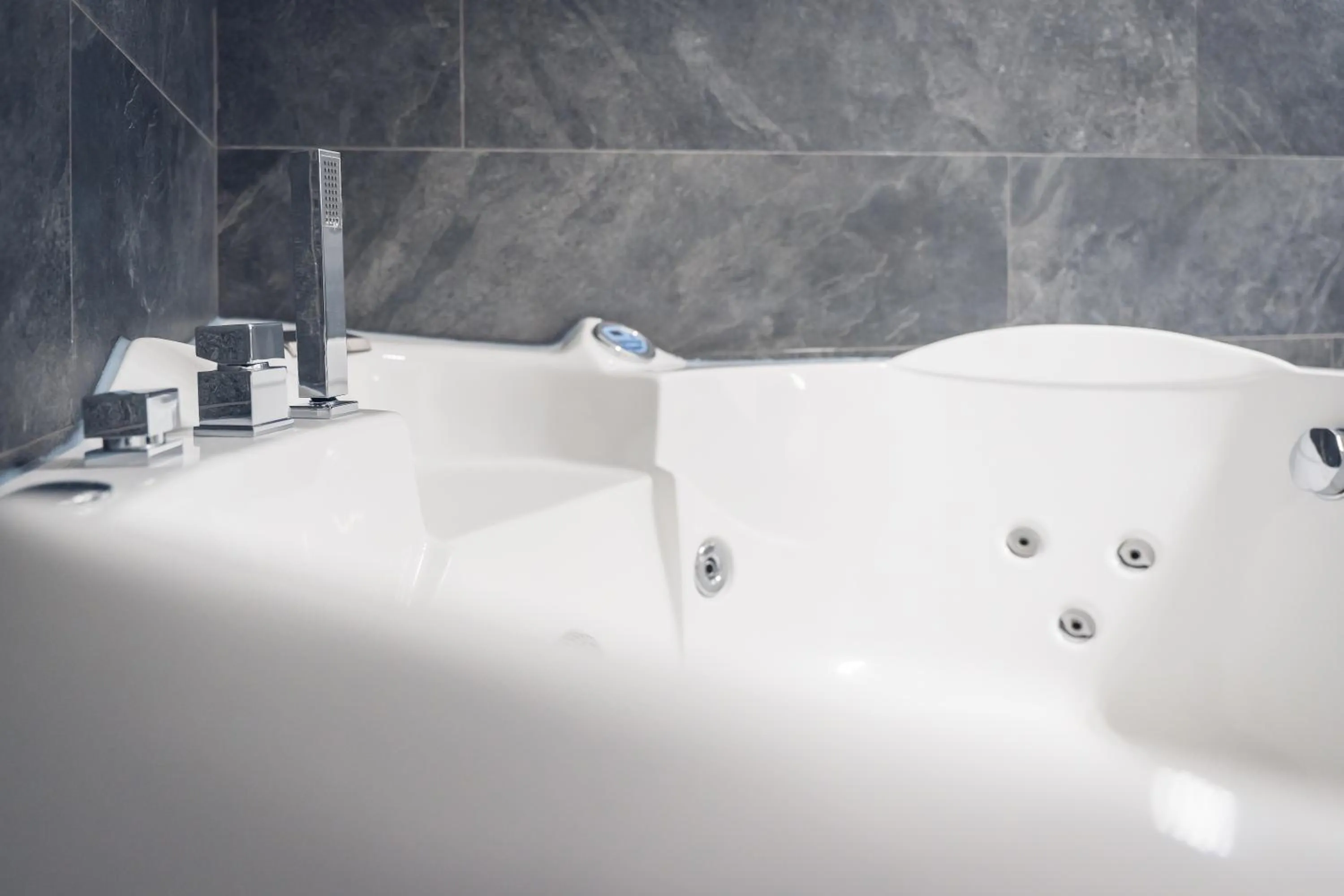 Hot Tub in Rivoli Hotel