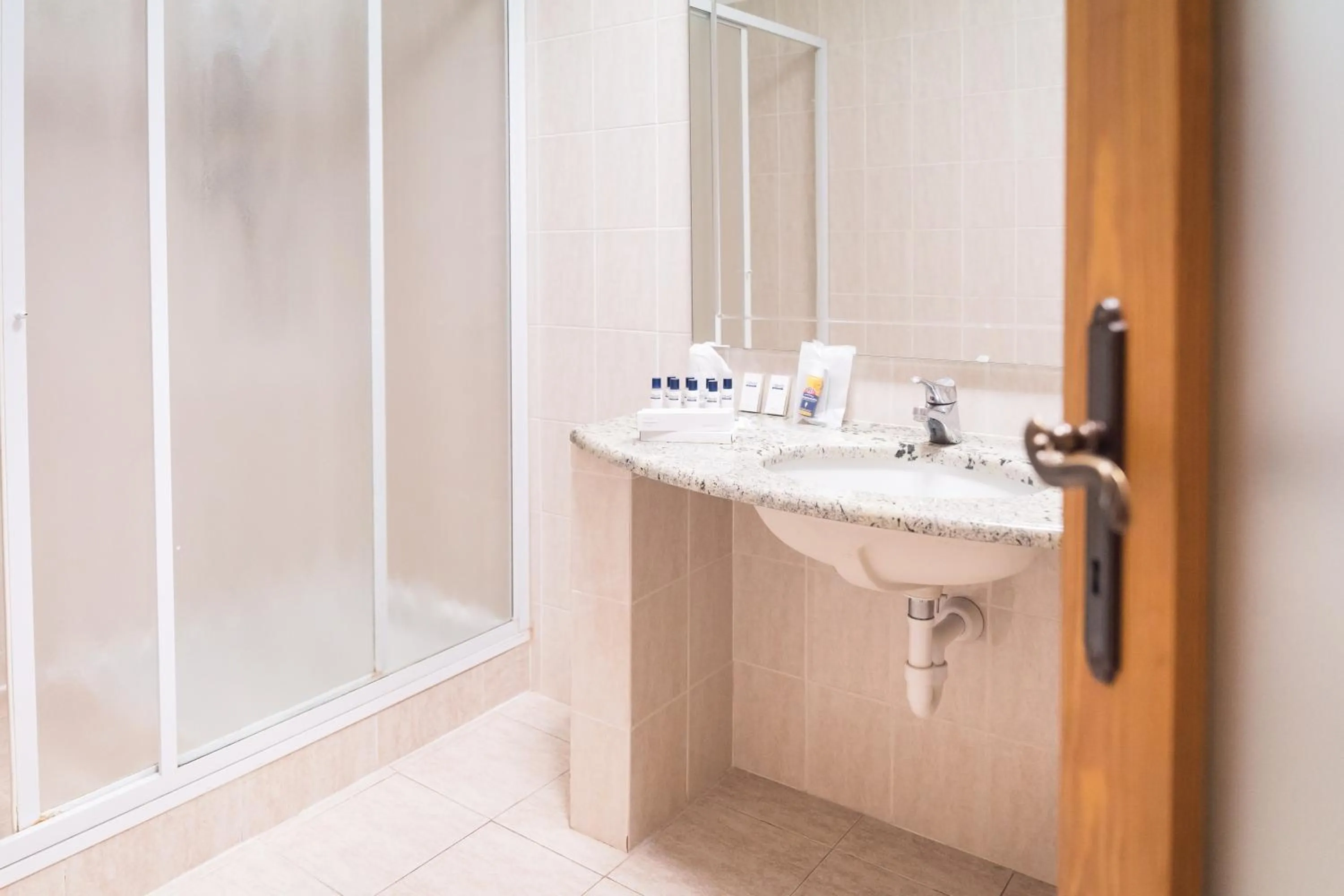 Shower in Rivoli Hotel