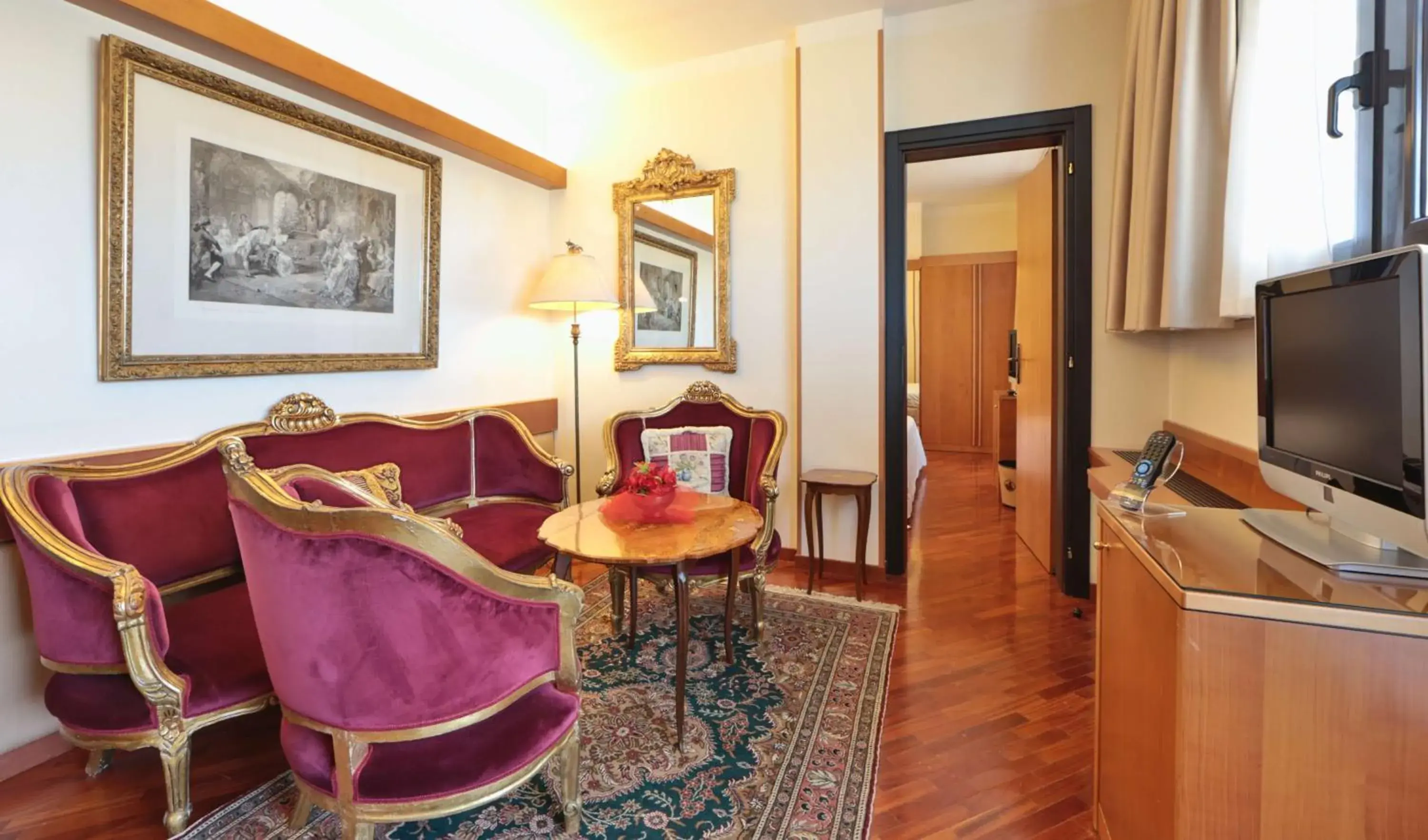 Junior King Suite in Best Western Hotel Dei Cavalieri Junior King Suite in Best Western Hotel Dei Cavalieri