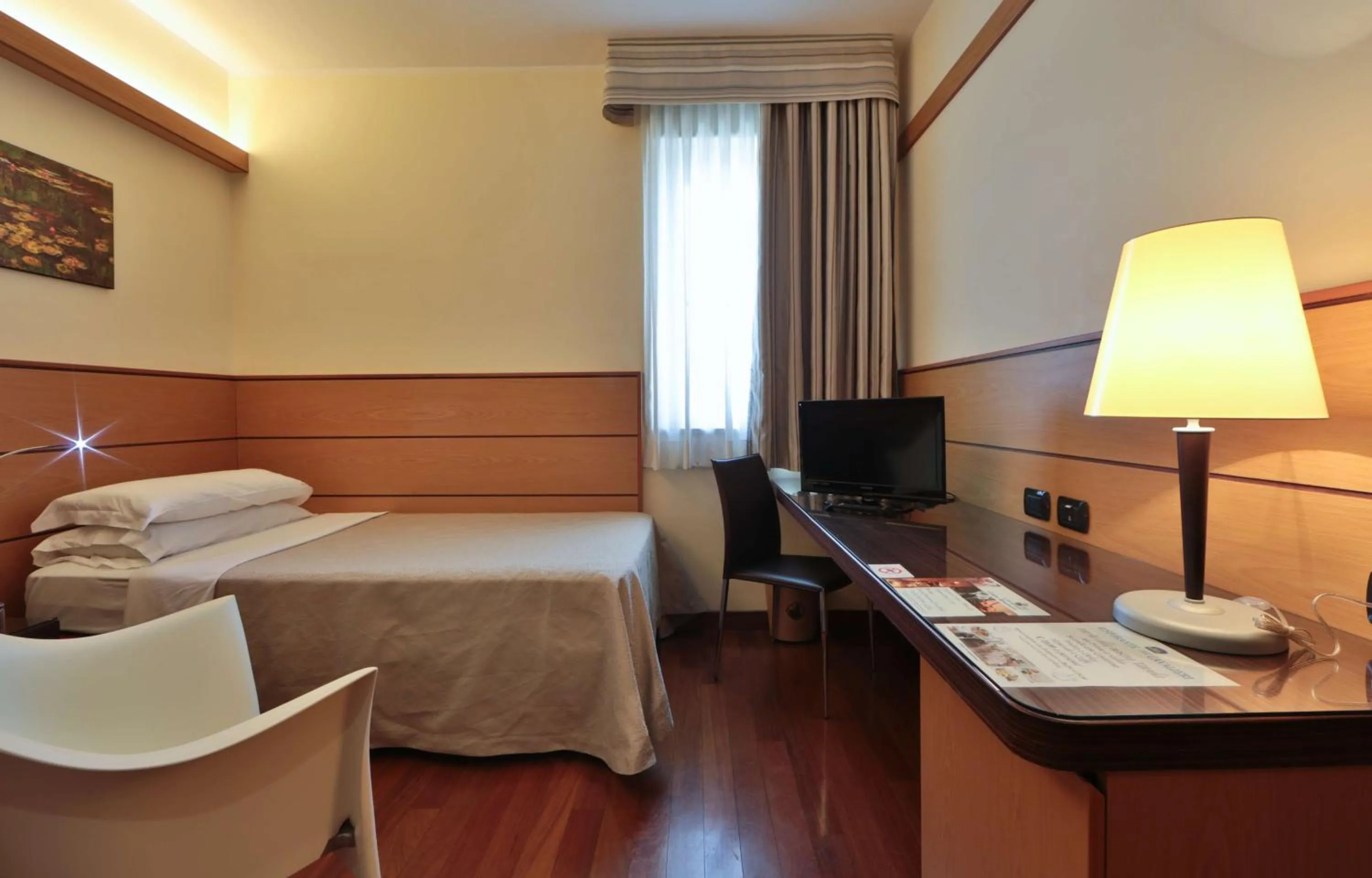 Photo of the whole room, Bed in Best Western Hotel Dei Cavalieri
