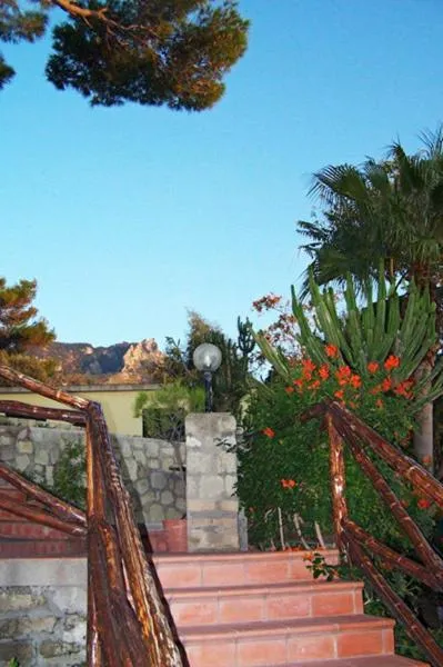 Decorative detail in Albergo Villa Hibiscus
