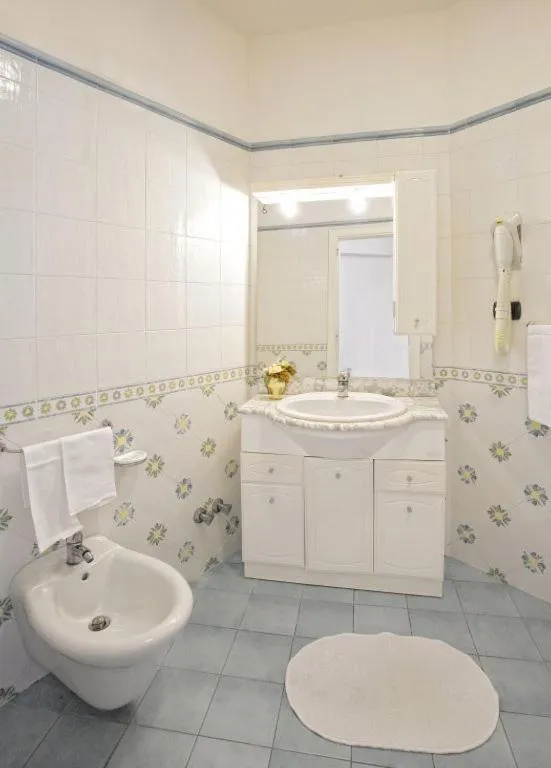 Toilet in Albergo Villa Hibiscus
