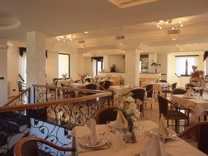 Restaurant/places to eat in Albergo Villa Hibiscus