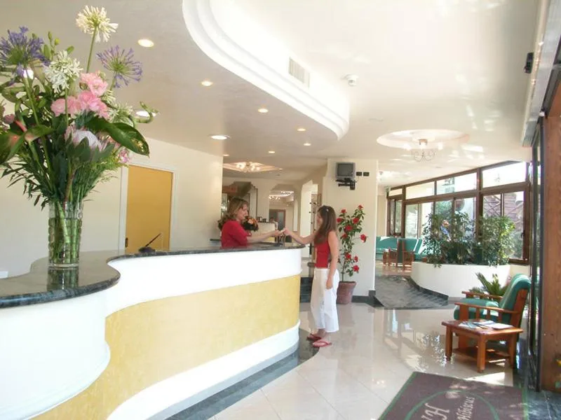 Staff in Albergo Villa Hibiscus