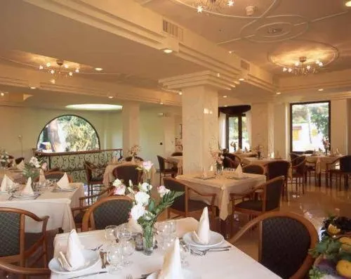 Restaurant/places to eat in Albergo Villa Hibiscus