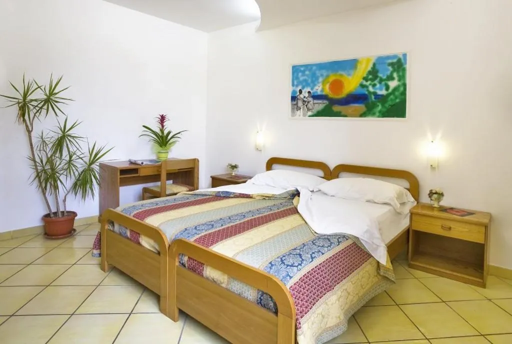 Bed in Albergo Villa Hibiscus