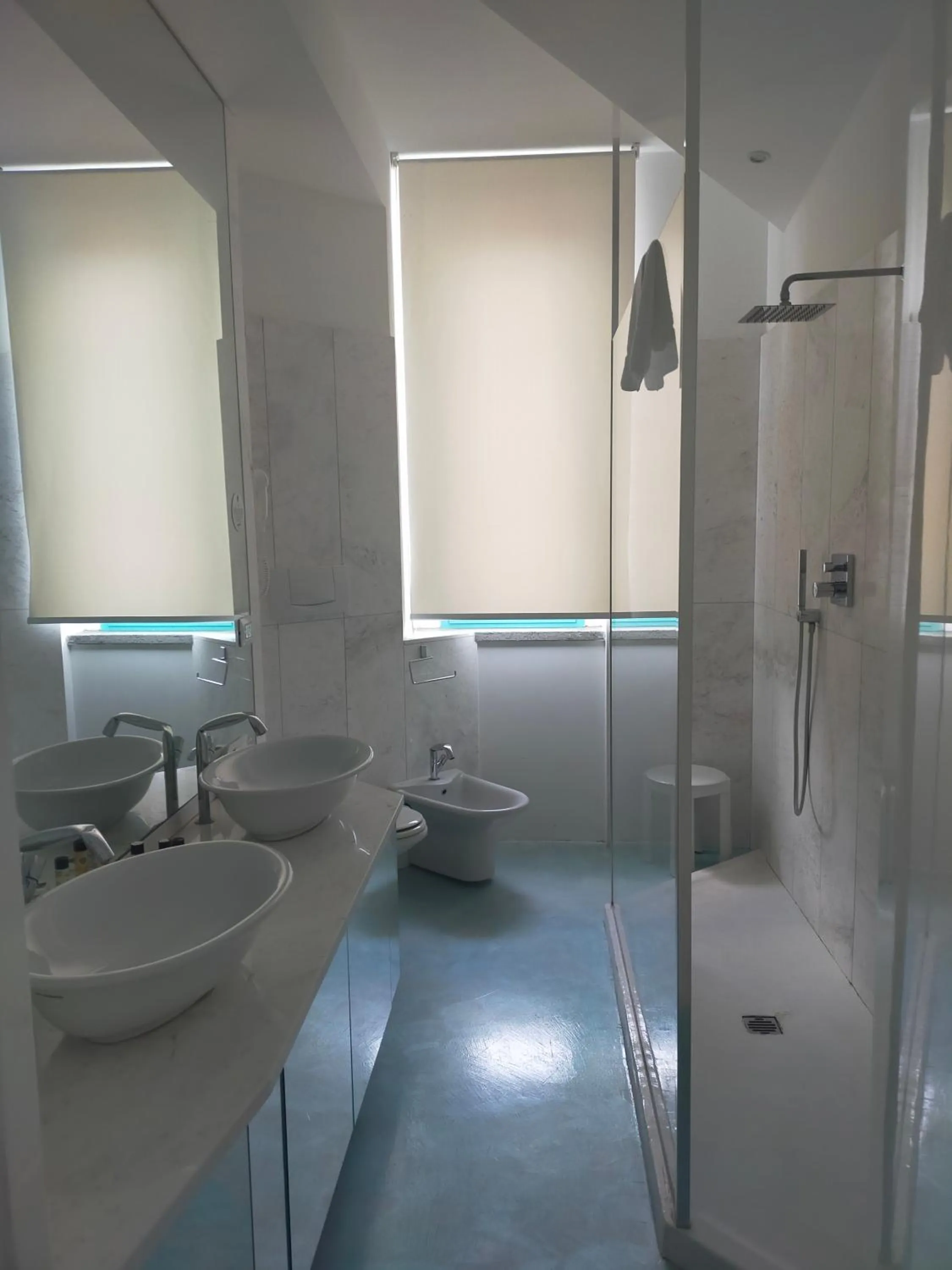 Shower in Hotel Excelsior