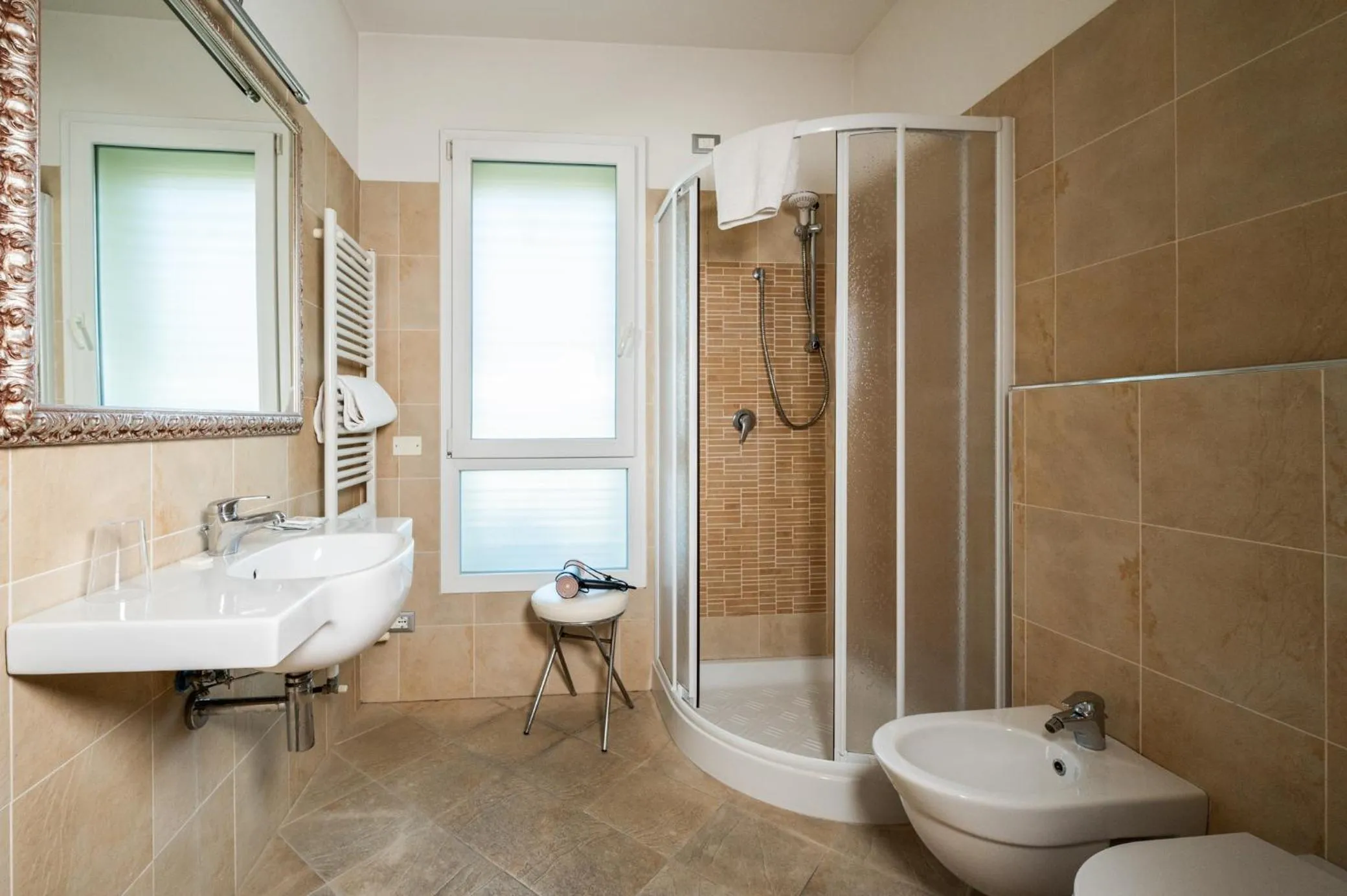 Shower in Hotel Diana