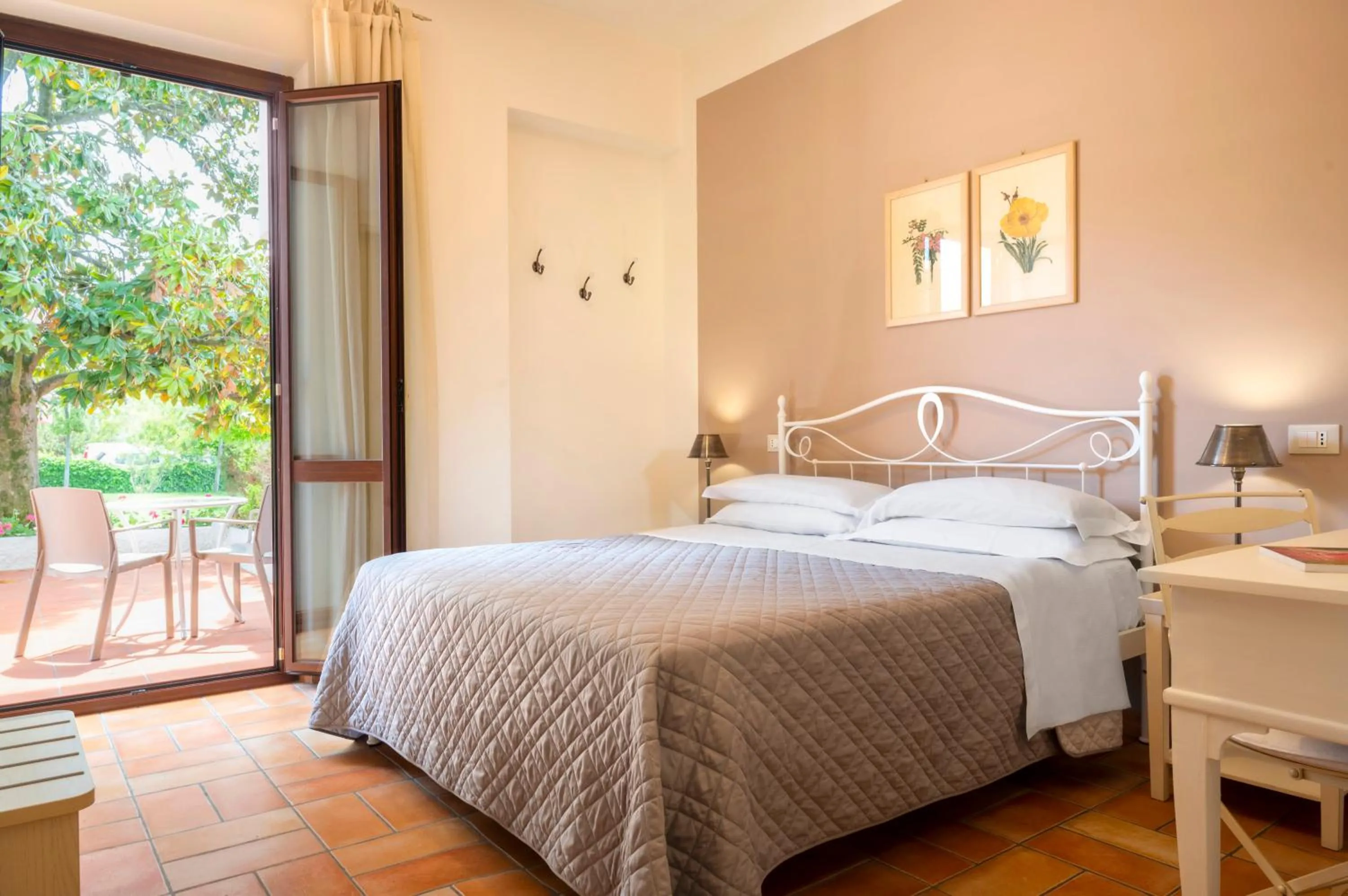Bed in Hotel Giardino Suites&Spa