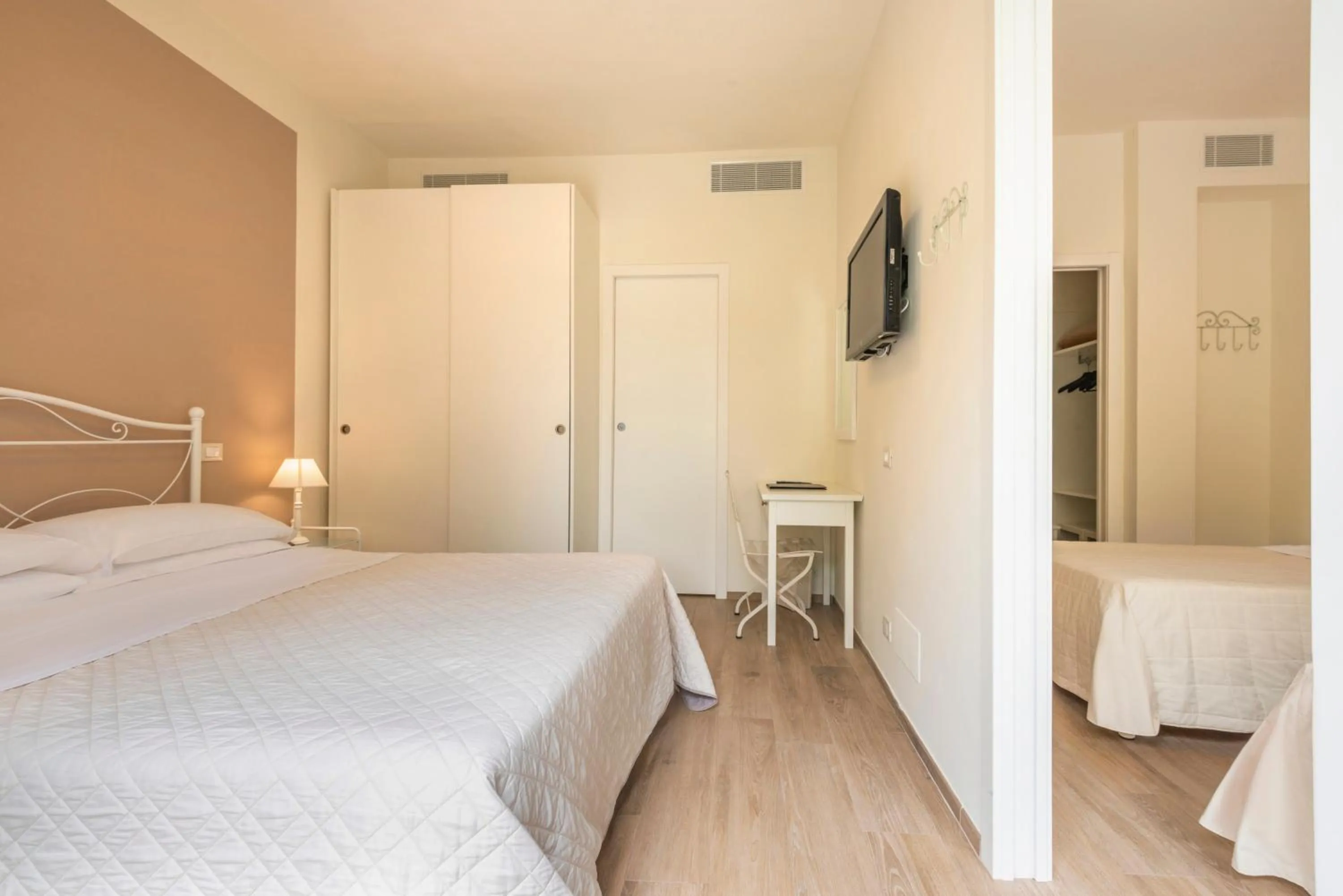 Bed in Hotel Giardino Suites&Spa