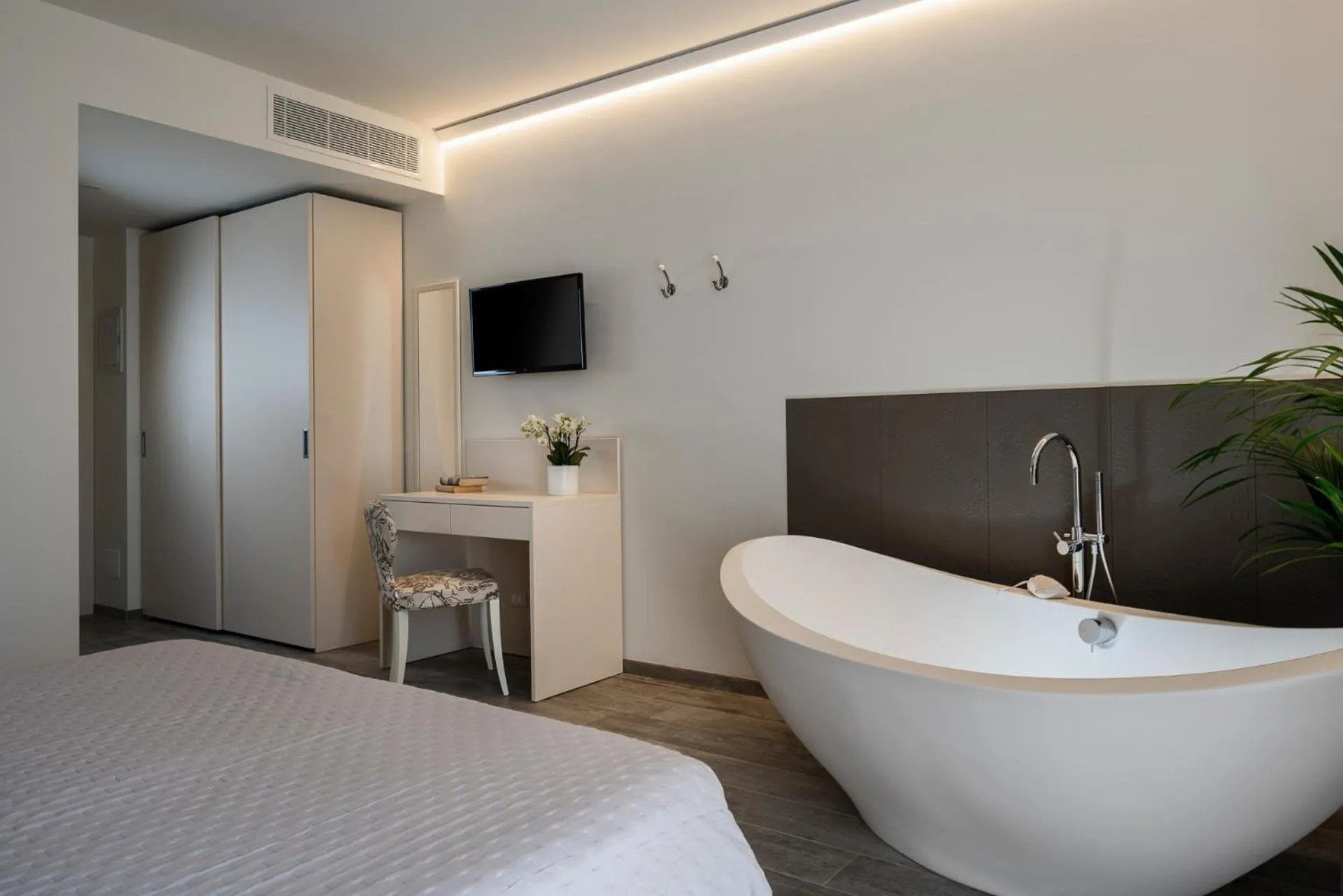 Bed in Hotel Giardino Suites&Spa