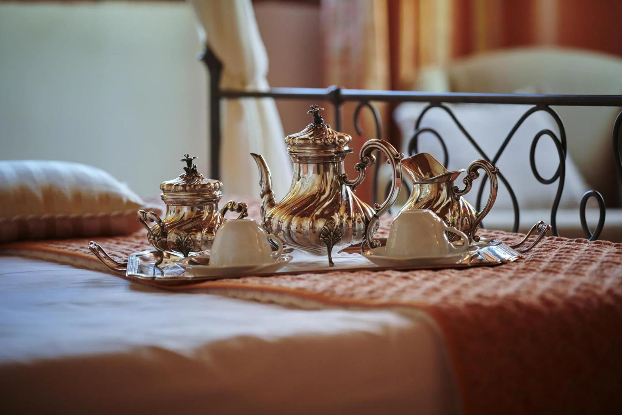 Breakfast, Bed in Villa Curina Resort