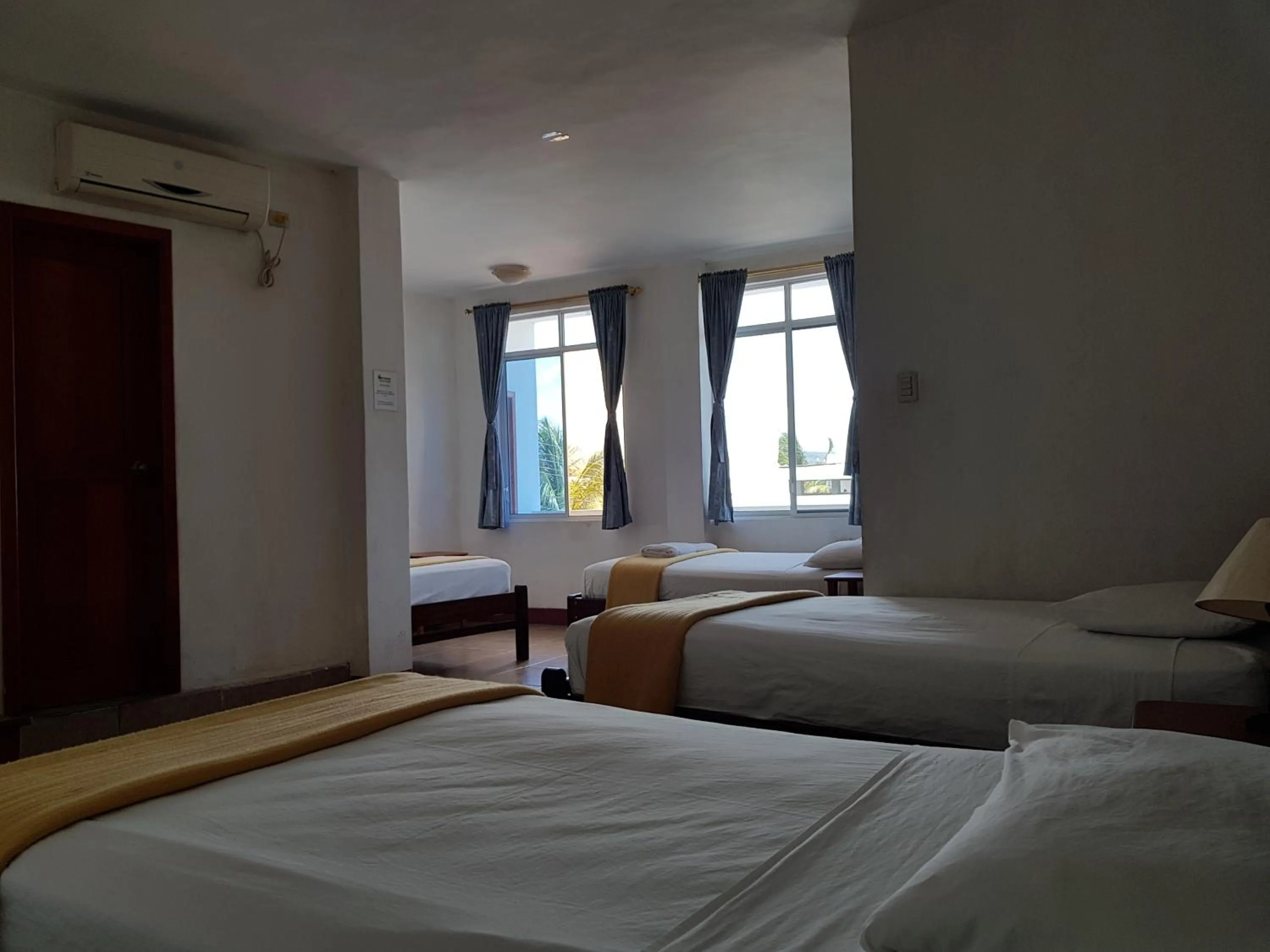 Bedroom, Bed in Gloria - Galápagos Inn