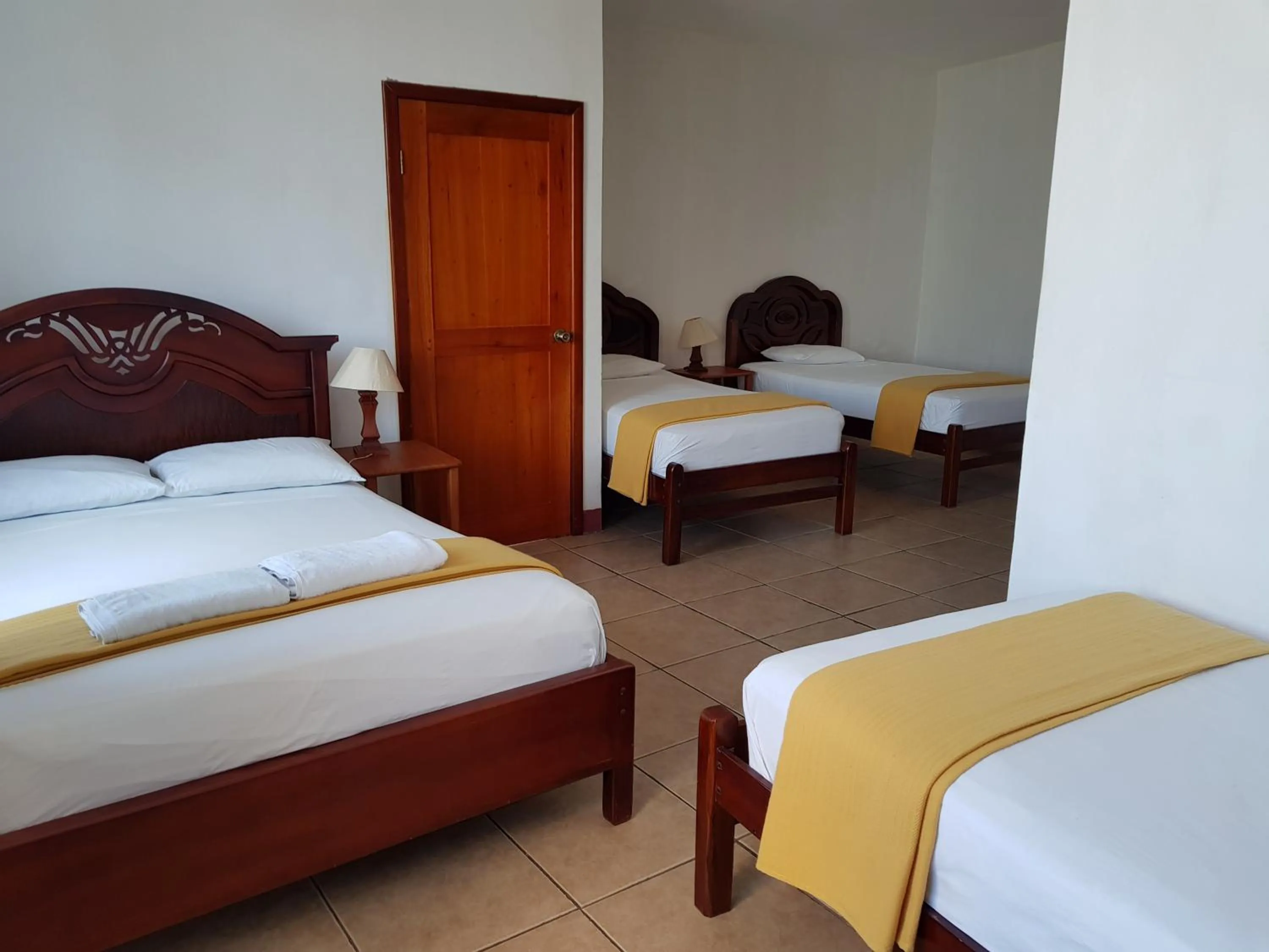 Bed in Gloria - Galápagos Inn