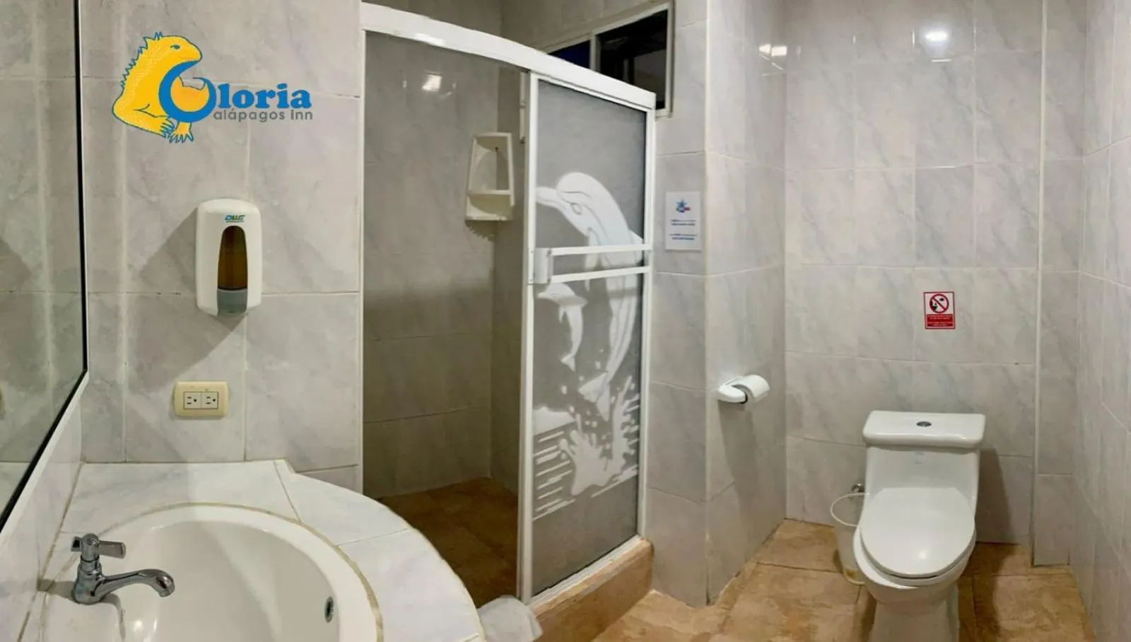 Bathroom in Gloria - Galápagos Inn