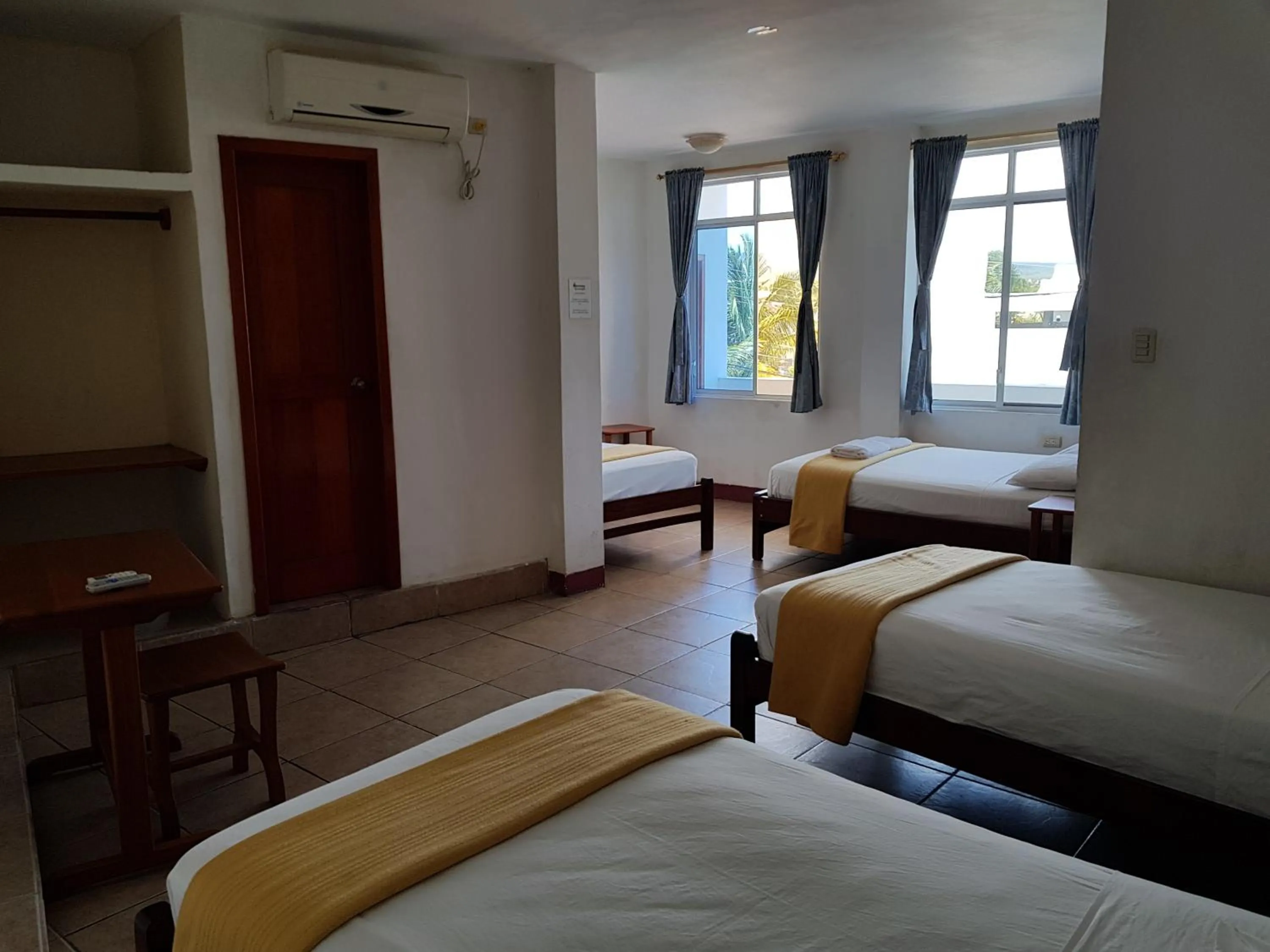 Bed in Gloria - Galápagos Inn