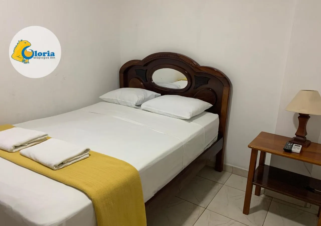 Photo of the whole room, Bed in Gloria - Galápagos Inn