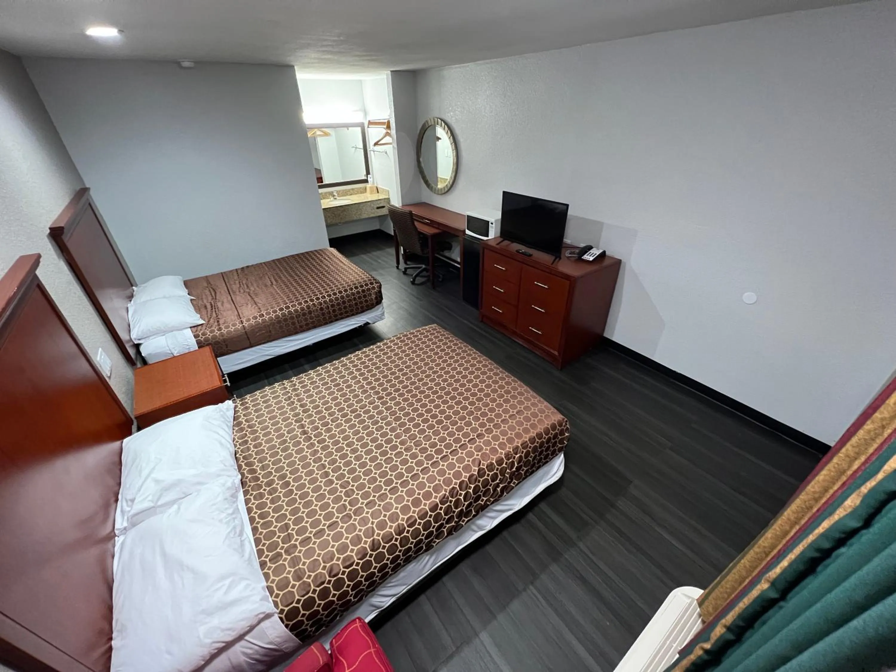 TV and multimedia, Bed in Scottish inns Jonesboro