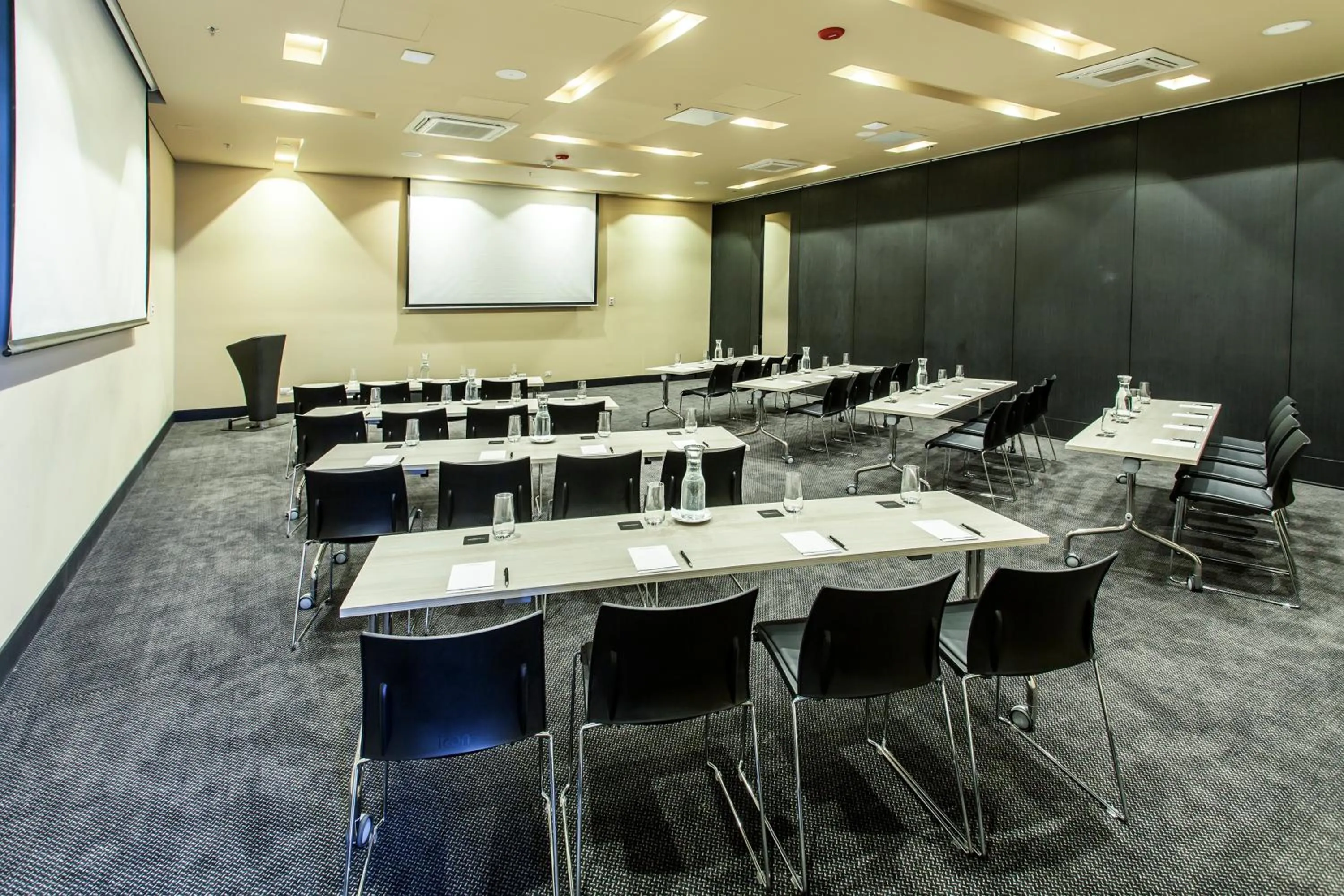 Business facilities in Movich Buro 26