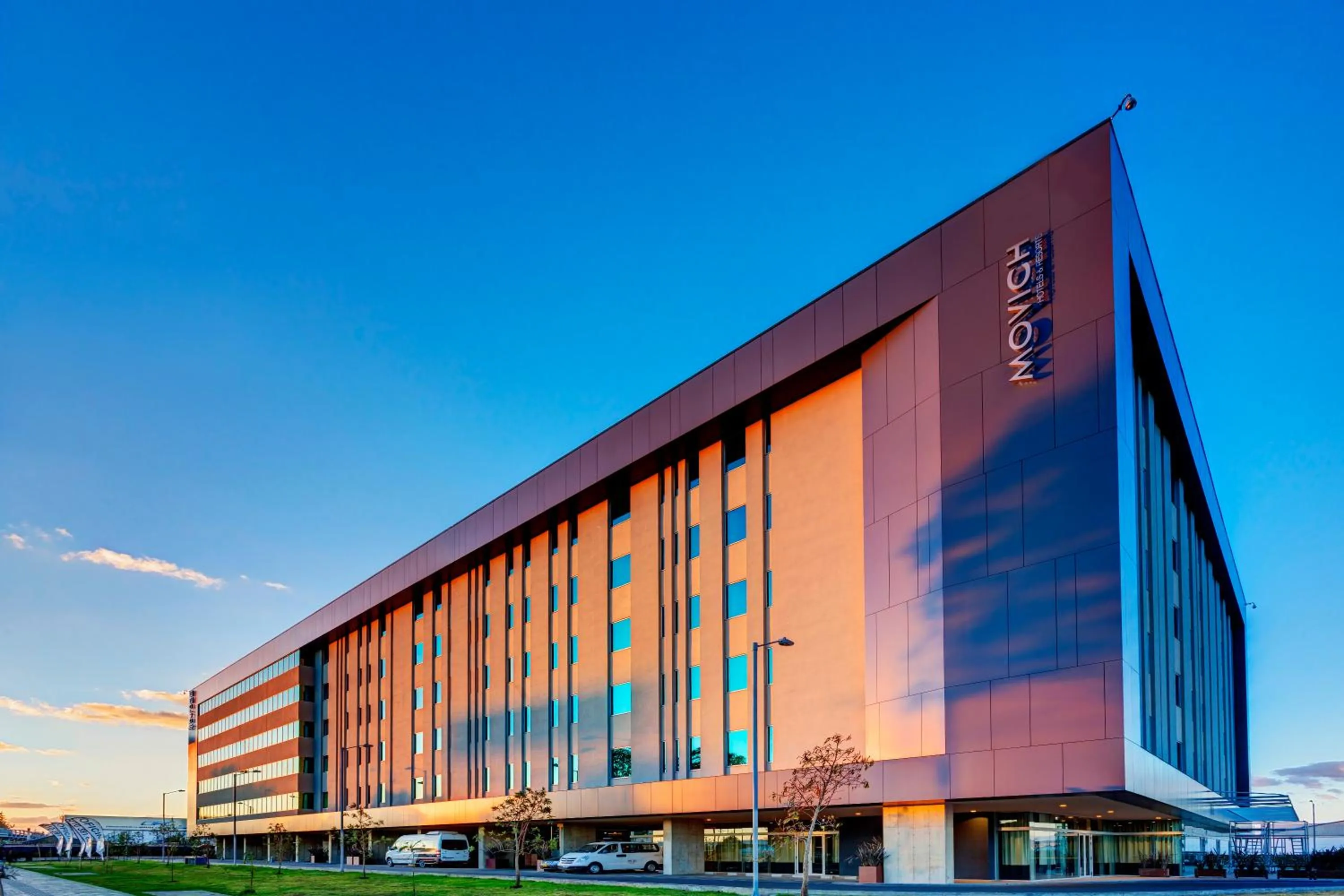 Facade/entrance in Movich Buro 26