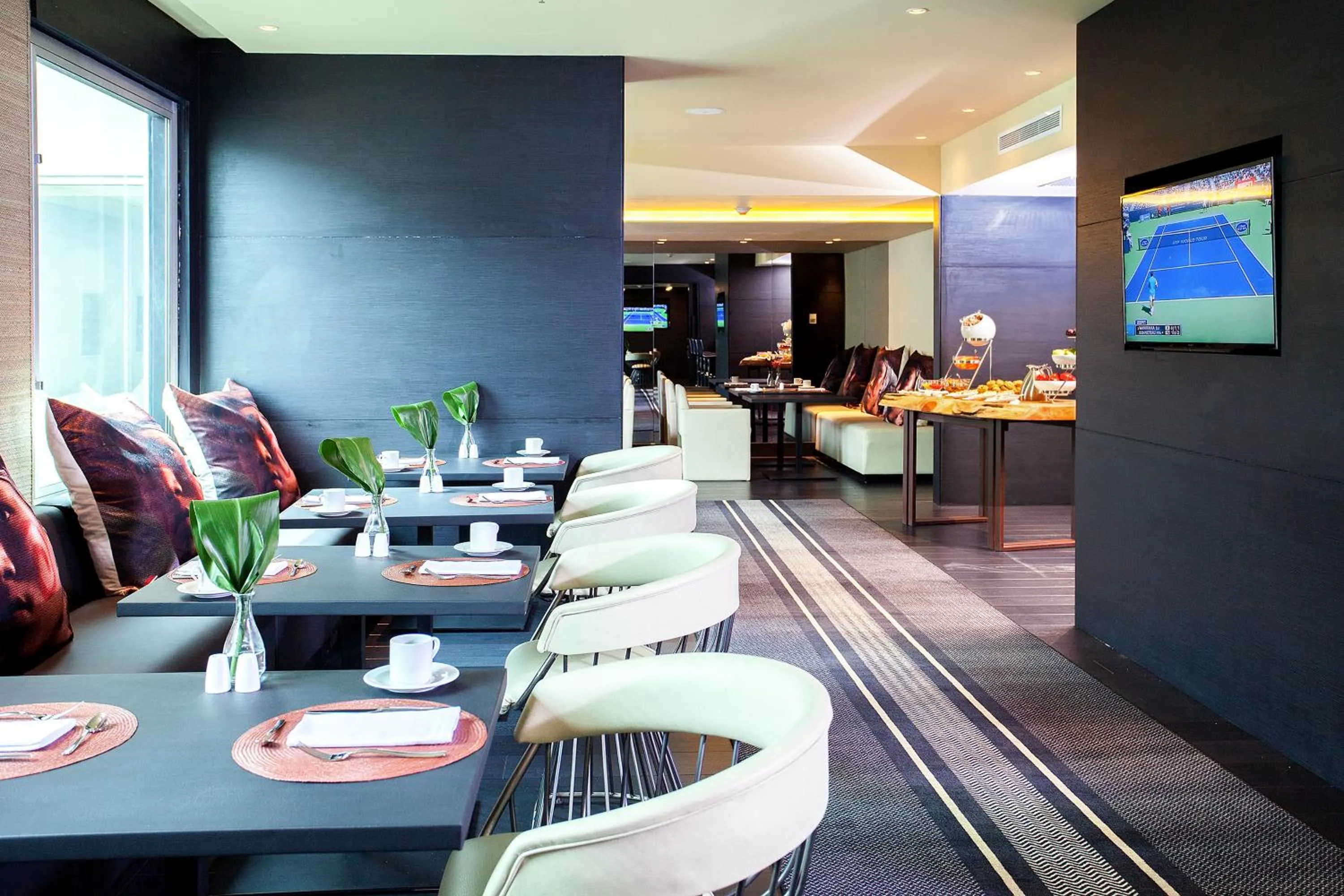 Restaurant/places to eat in Movich Buro 26