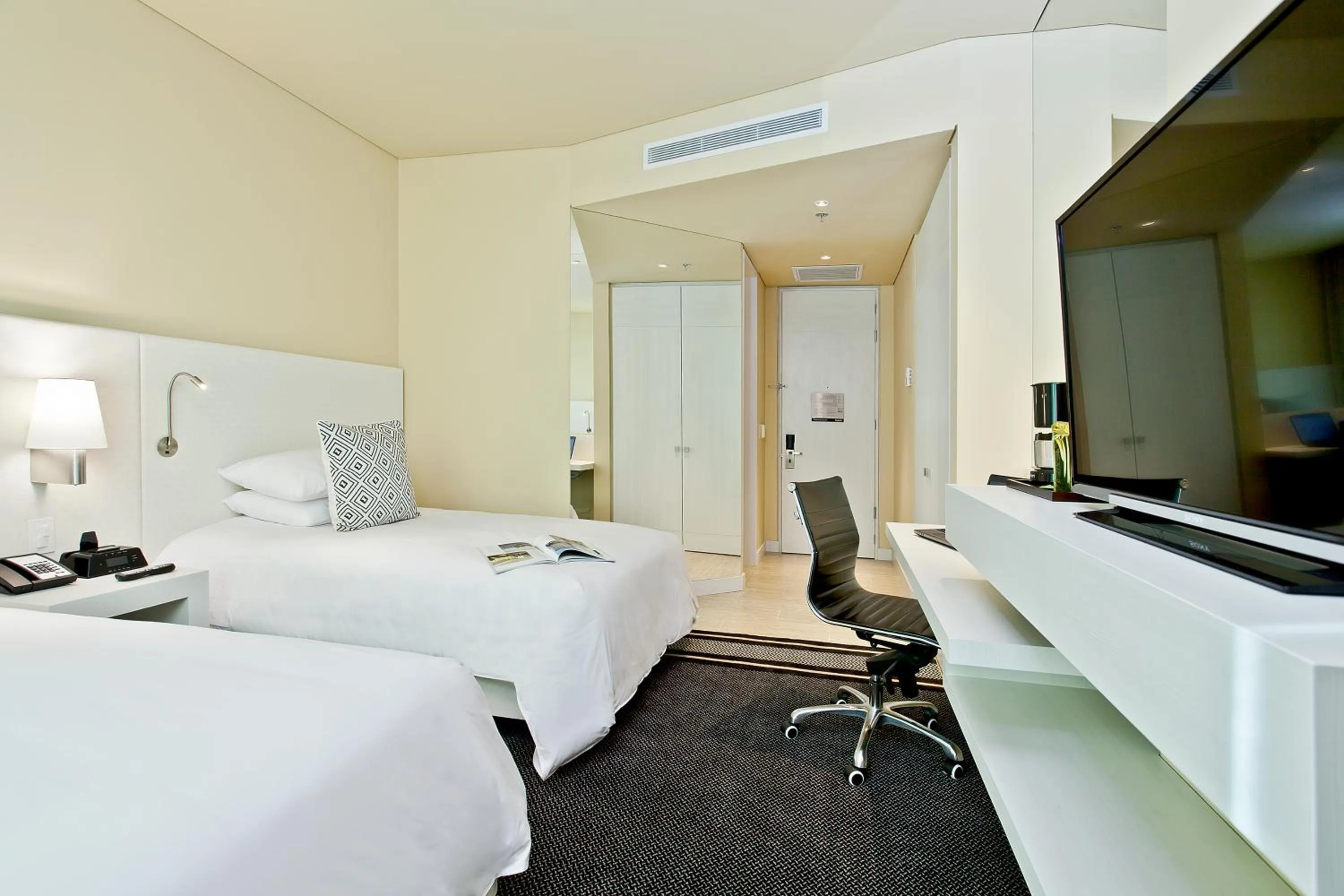 Photo of the whole room, Bed in Movich Buro 26