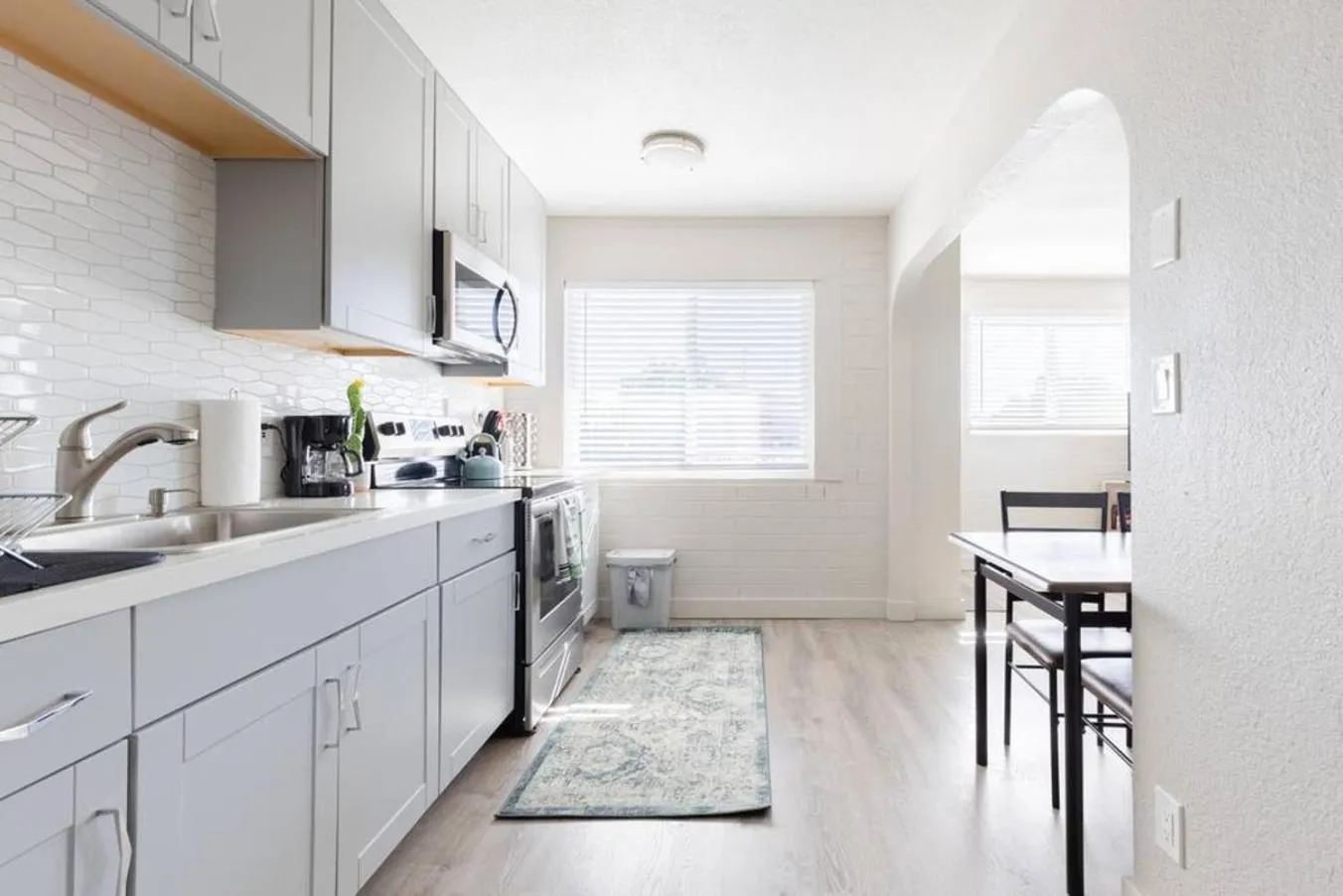 Spacious 2BR Condo, Steps to Downtown Gilbert, King Bed & Laundry