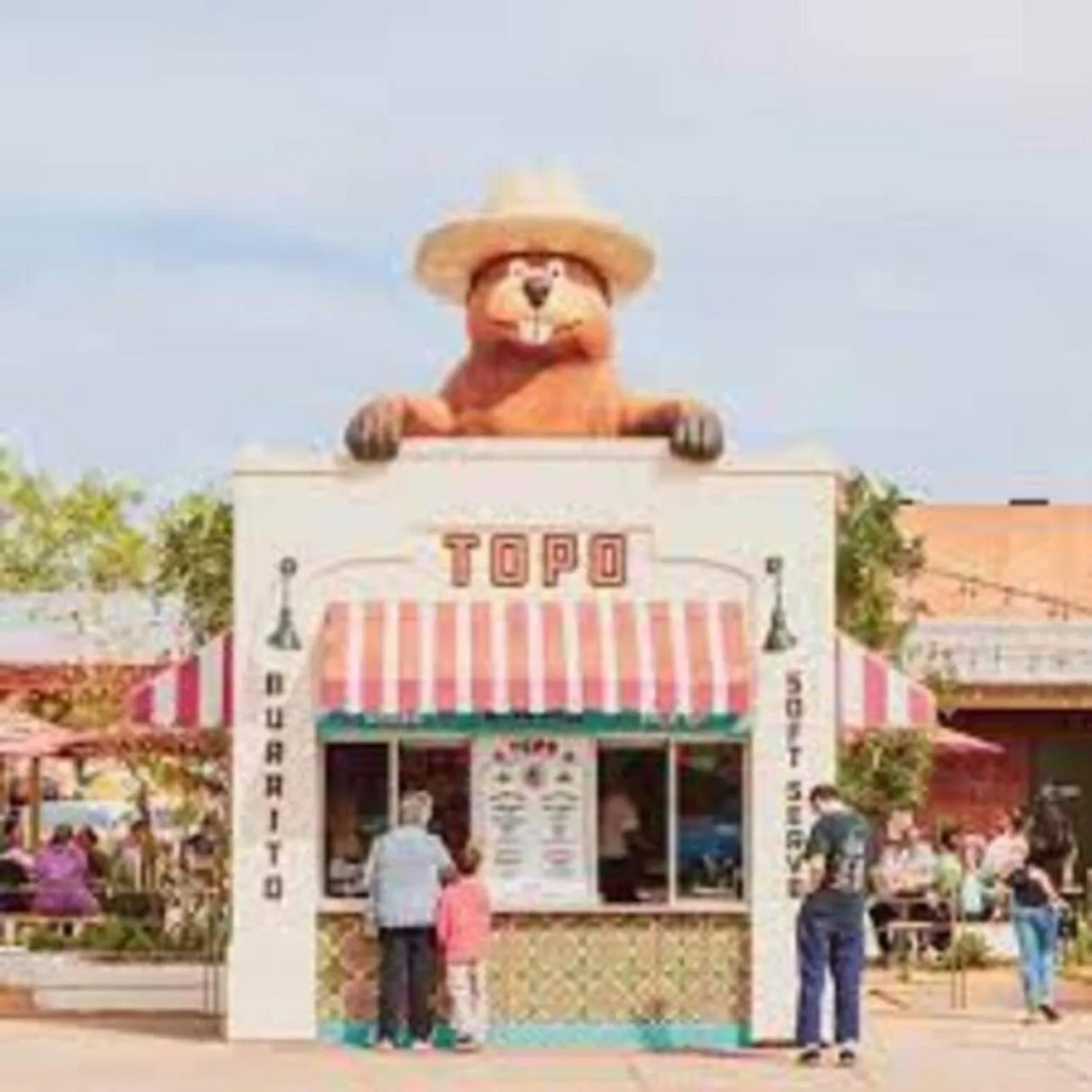 Spacious 2BR Condo, Steps to Downtown Gilbert, King Bed & Laundry