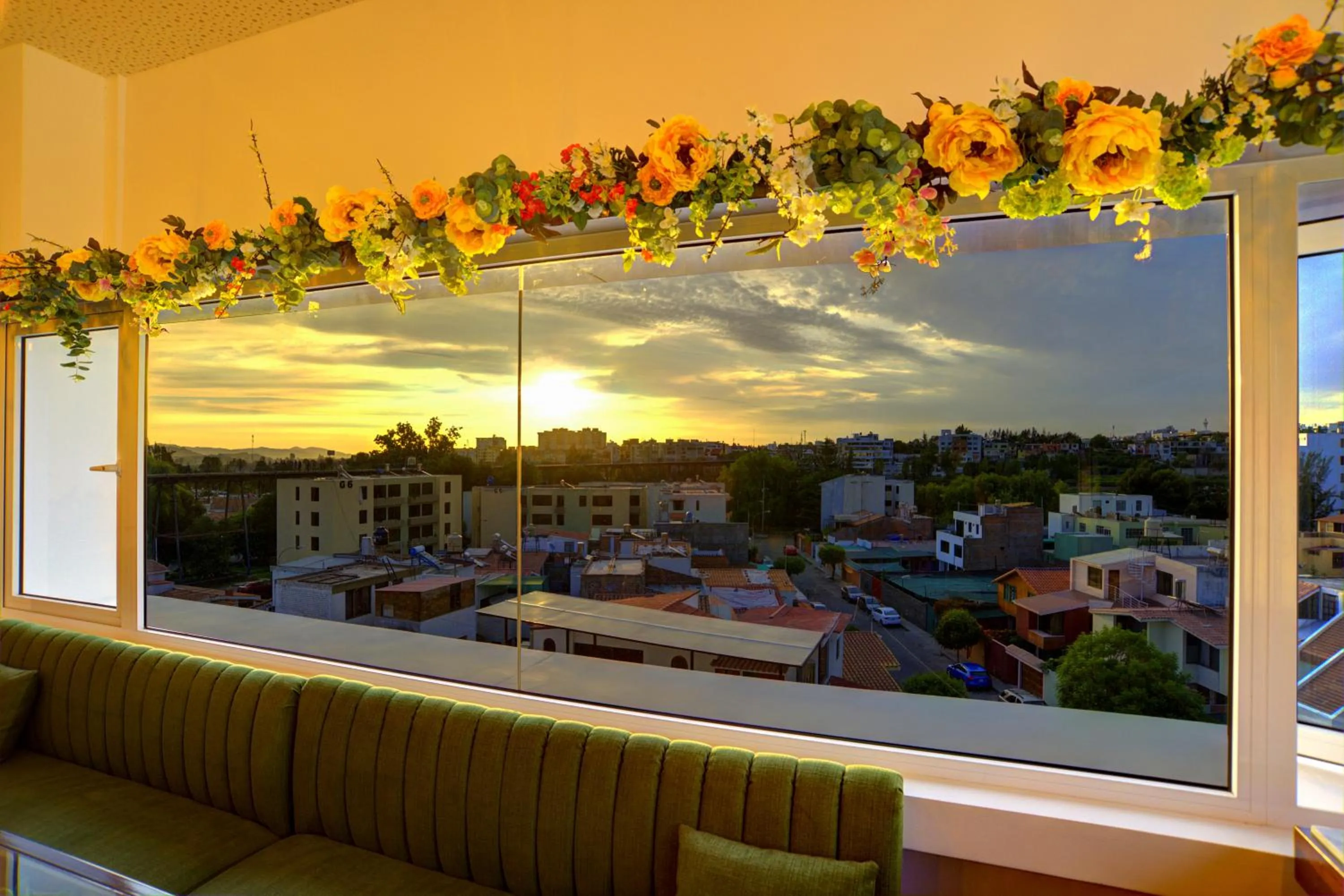 Restaurant/places to eat in Mint Hotel