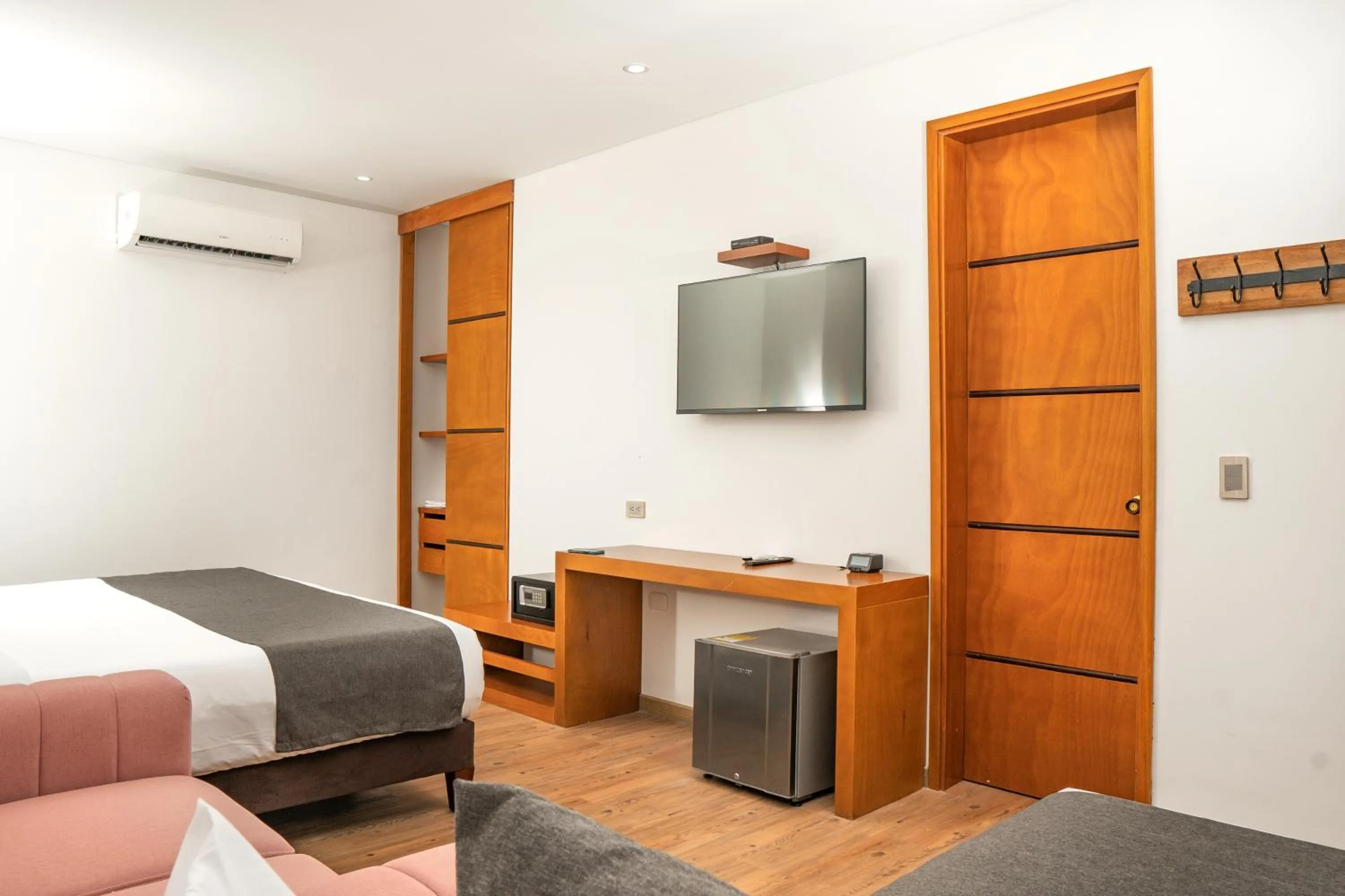 TV and multimedia in HOTEL KARAYA DIVE RESORT