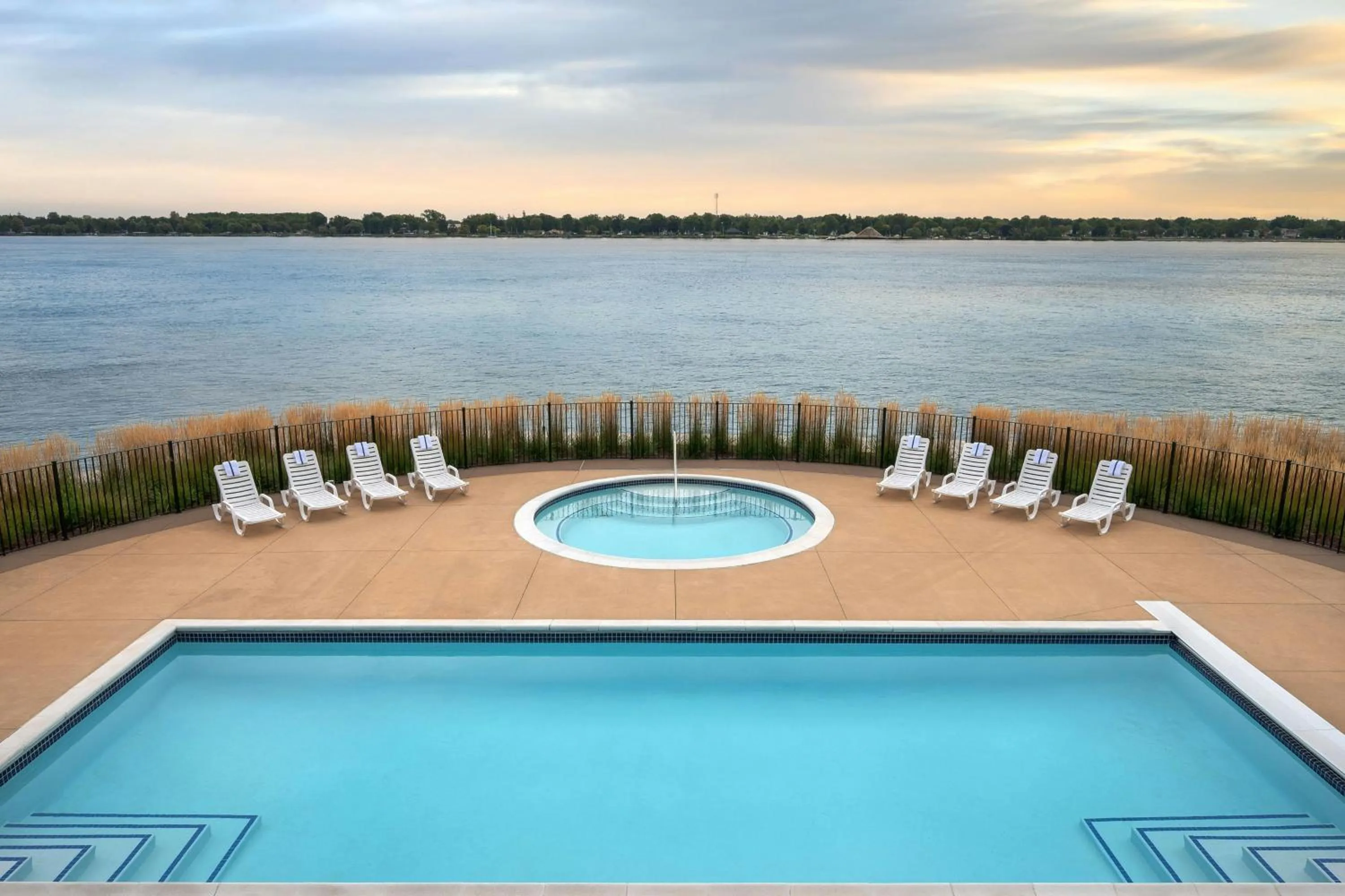 Swimming pool in St. Clair Inn